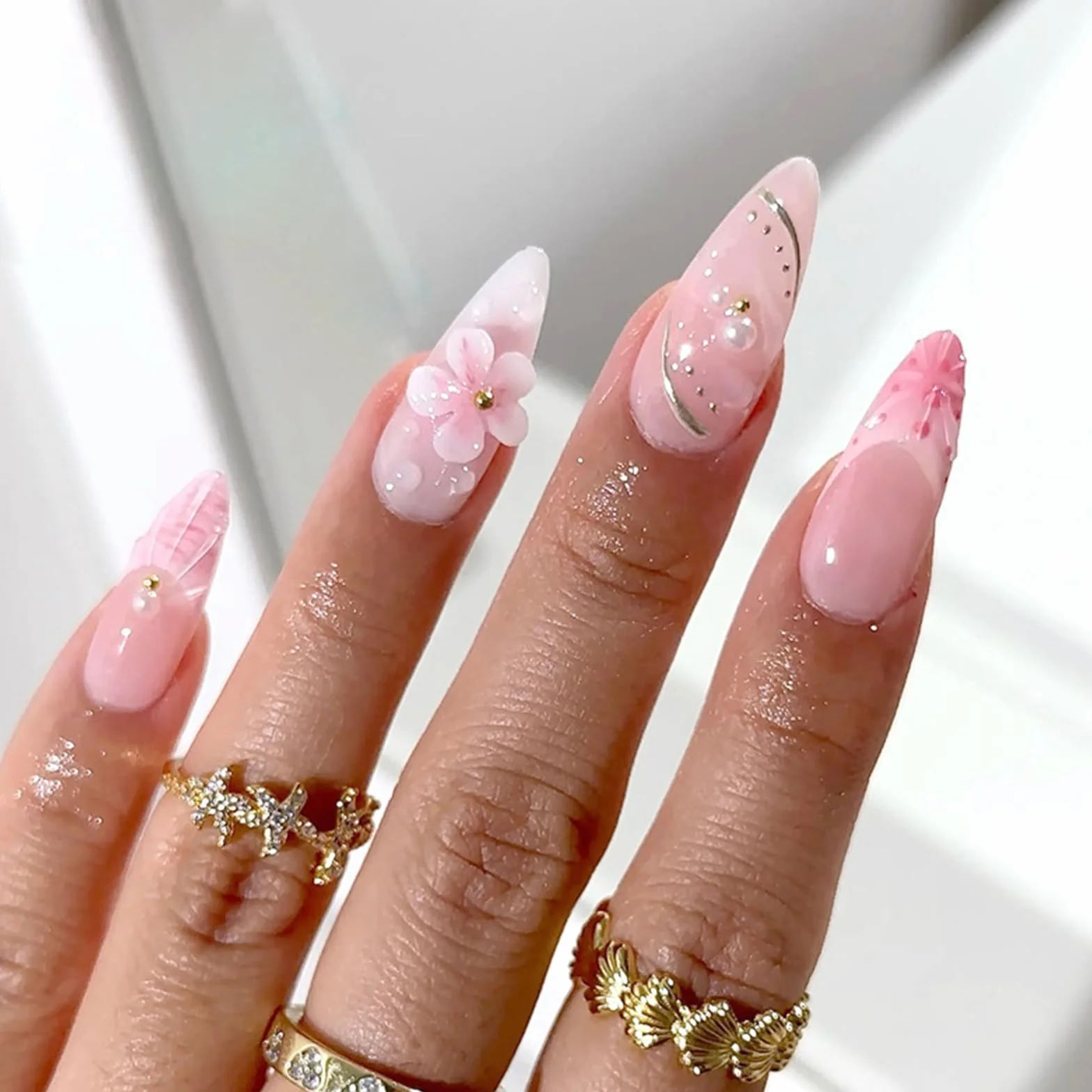 Sztuczne paznokcie migdałowe 3D różowe kwiaty koraliki zestaw do manicure 24 sztuki