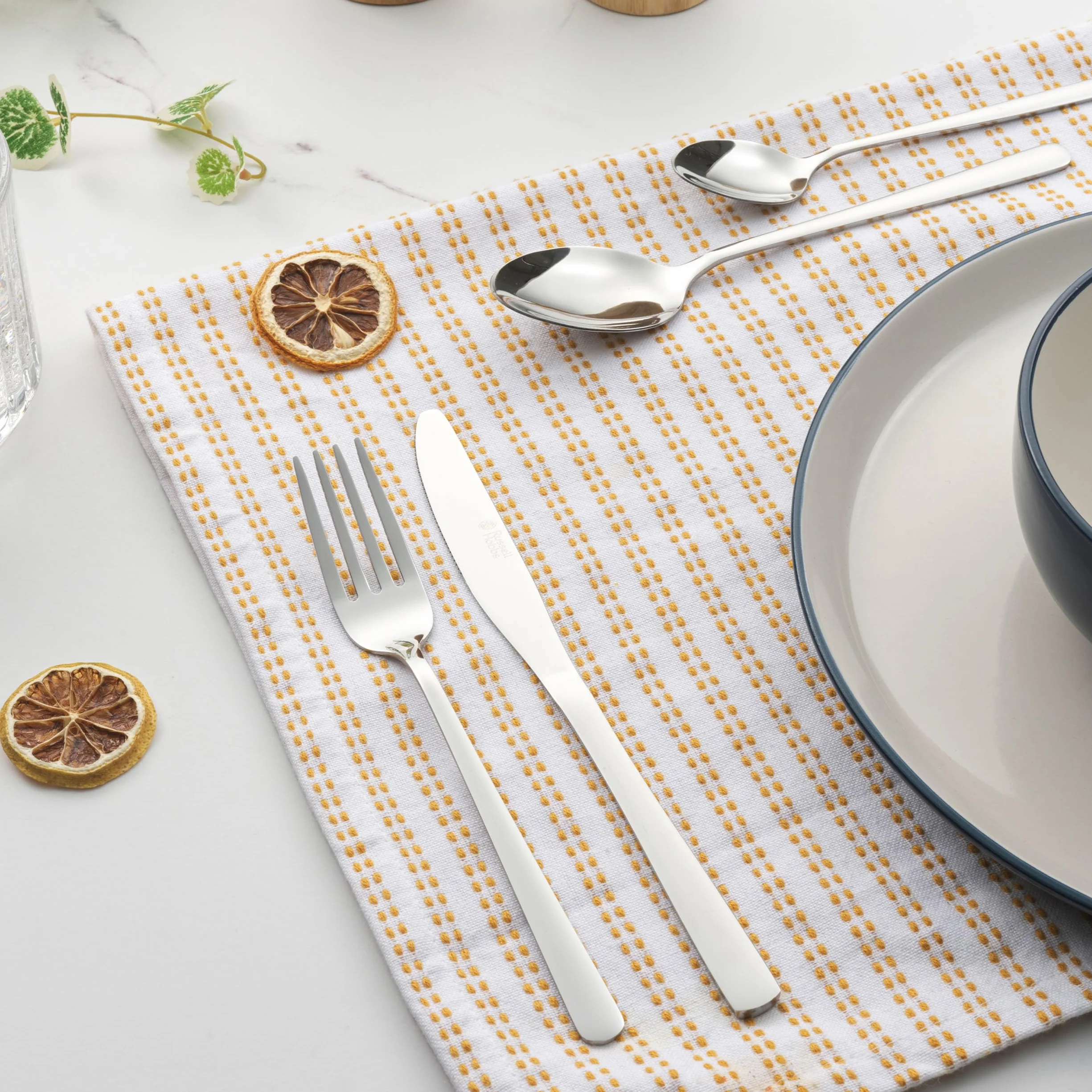 Zestaw sztućców Russell Hobbs 20 szt. - Vienna, stal nierdzewna 18/0, 4 nakrycia stołowe, widelce, noże, nóż do steków, łyżki stołowe, łyżeczki do herbaty, nadający się do mycia w zmywarce