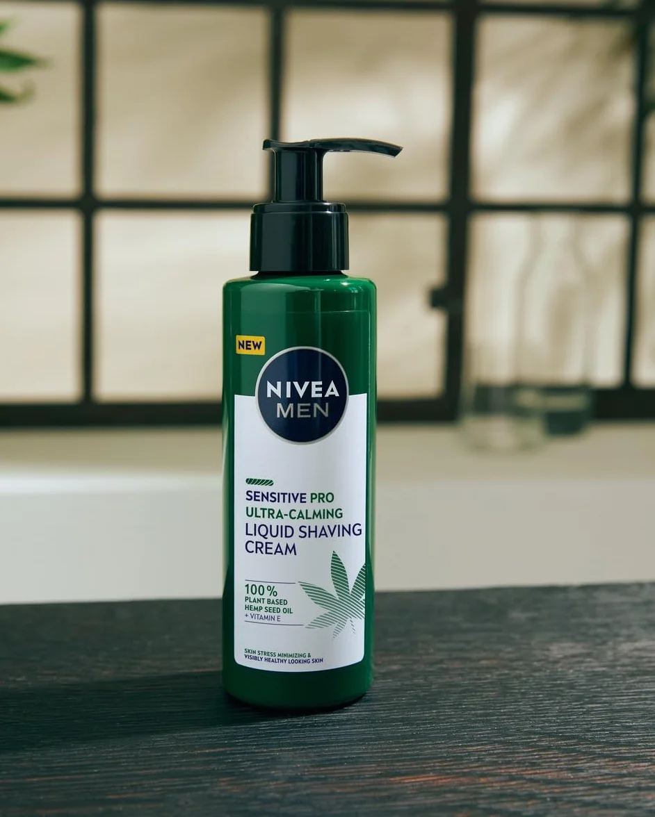 NIVEA MEN Sensitive Pro Łagodzący płynny krem do golenia dla mężczyzn z olejem z nasion konopi i witaminą E, 200 ml