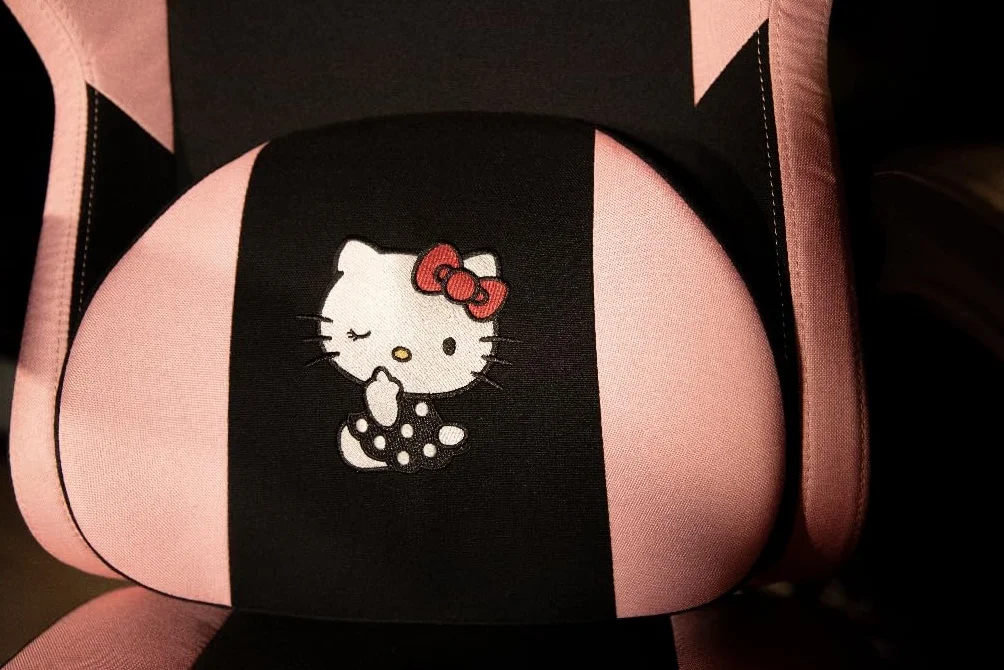 Konix Hello Kitty Gaming Krzesło biurowe 150° nachylenie drewniana metalowa rama poduszka podnóżek czarno-różowy