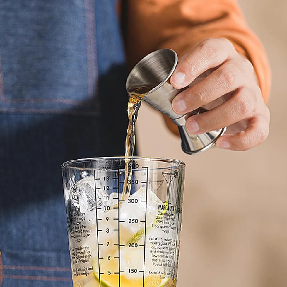 Podwójny jigger ze stali nierdzewnej 4 sztuki 3cl/4cl/5cl/6cl z lejkami do butelek