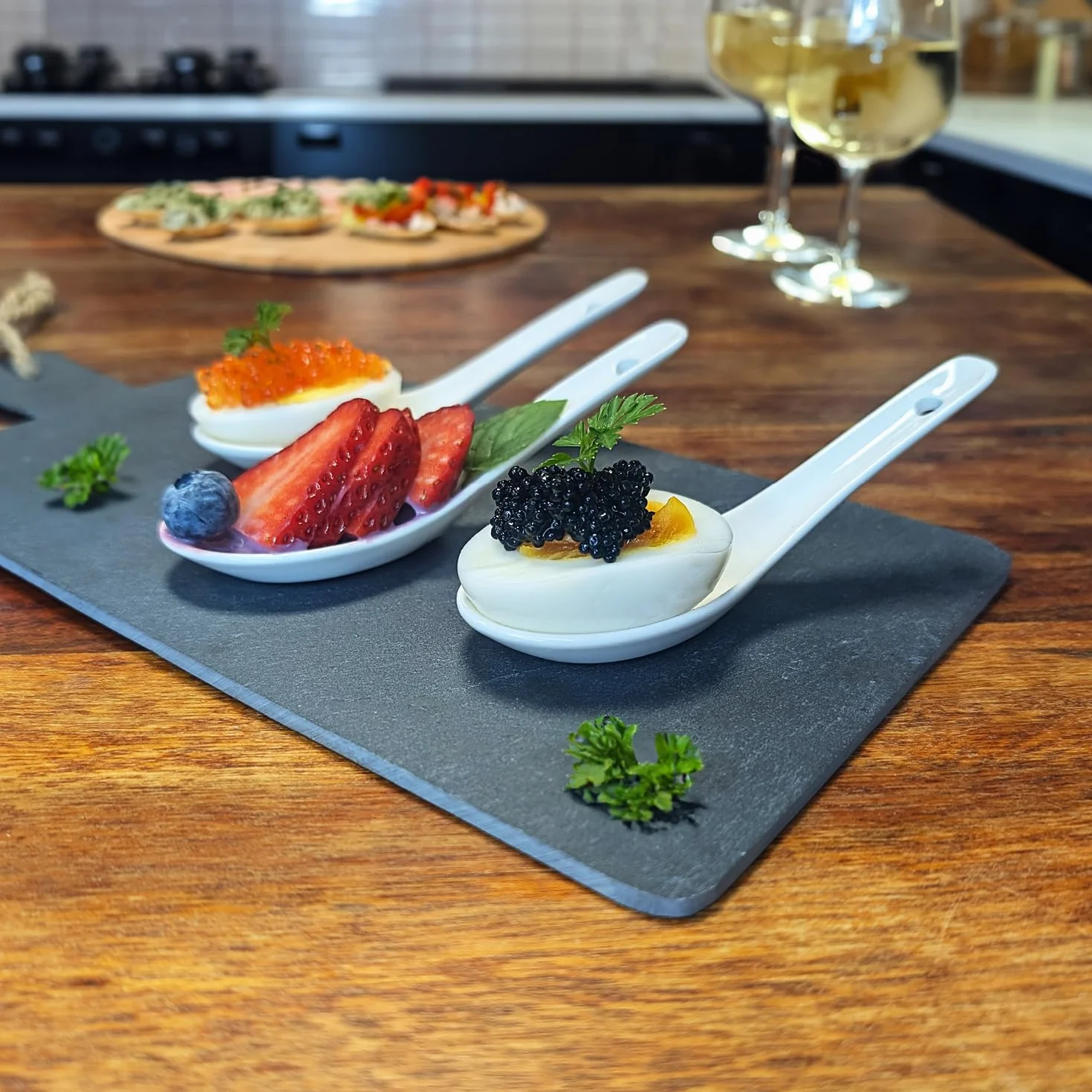 COM-FOUR® 6x azjatyckie lyzki do zupy - lyzki do ryzu z bialej porcelany - lyzki do serwowania misek ryzowych, ramenu, przystawek, deserów - zestaw lyzek porcelanowych (6 sztuk - biale)