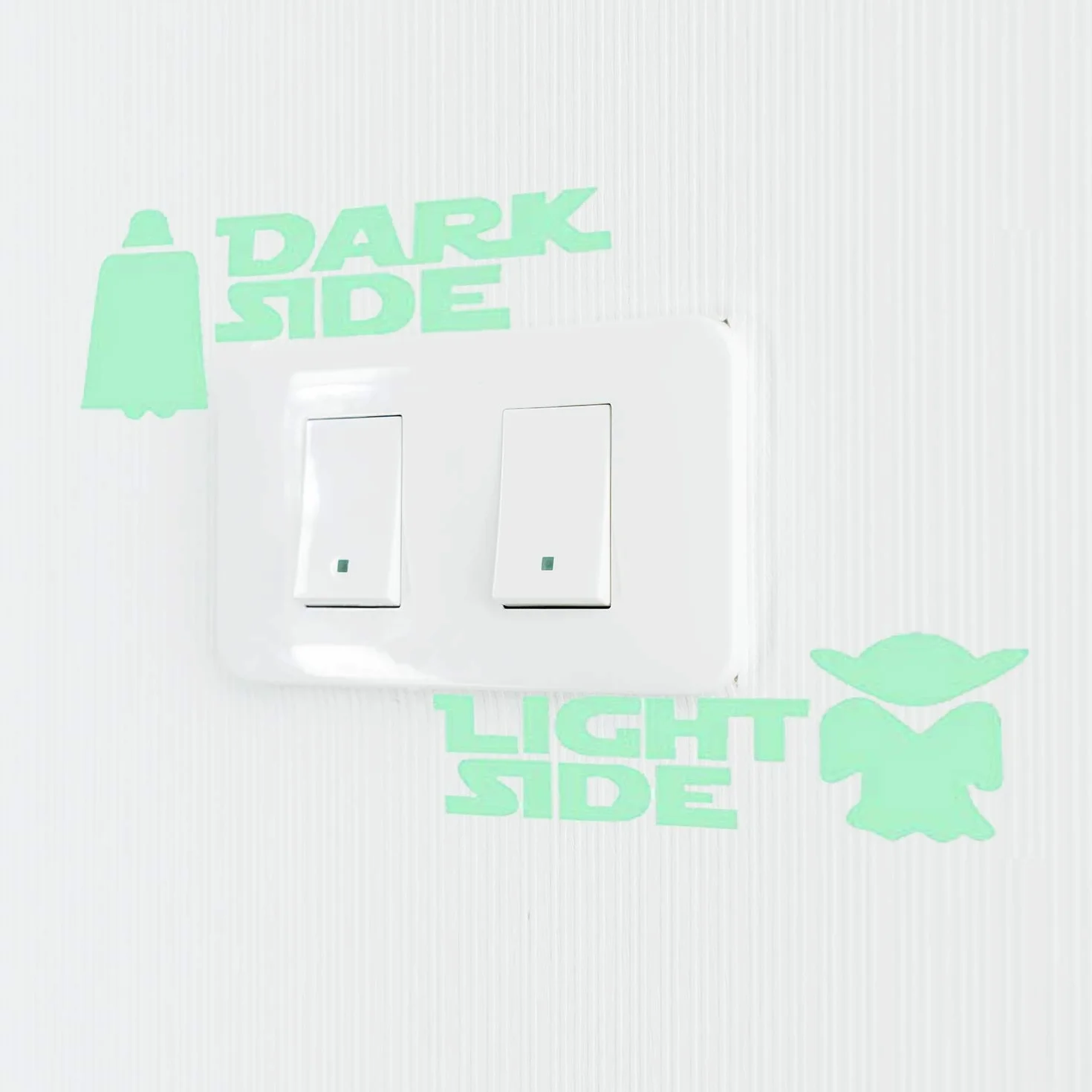 Naklejki ścienne świecące w ciemności. Dekoracyjne winylowe do Plug or Switch Star Wars - Gwiezdne Wojny. Naklejki fluorescencyjne. Jasne arkusze