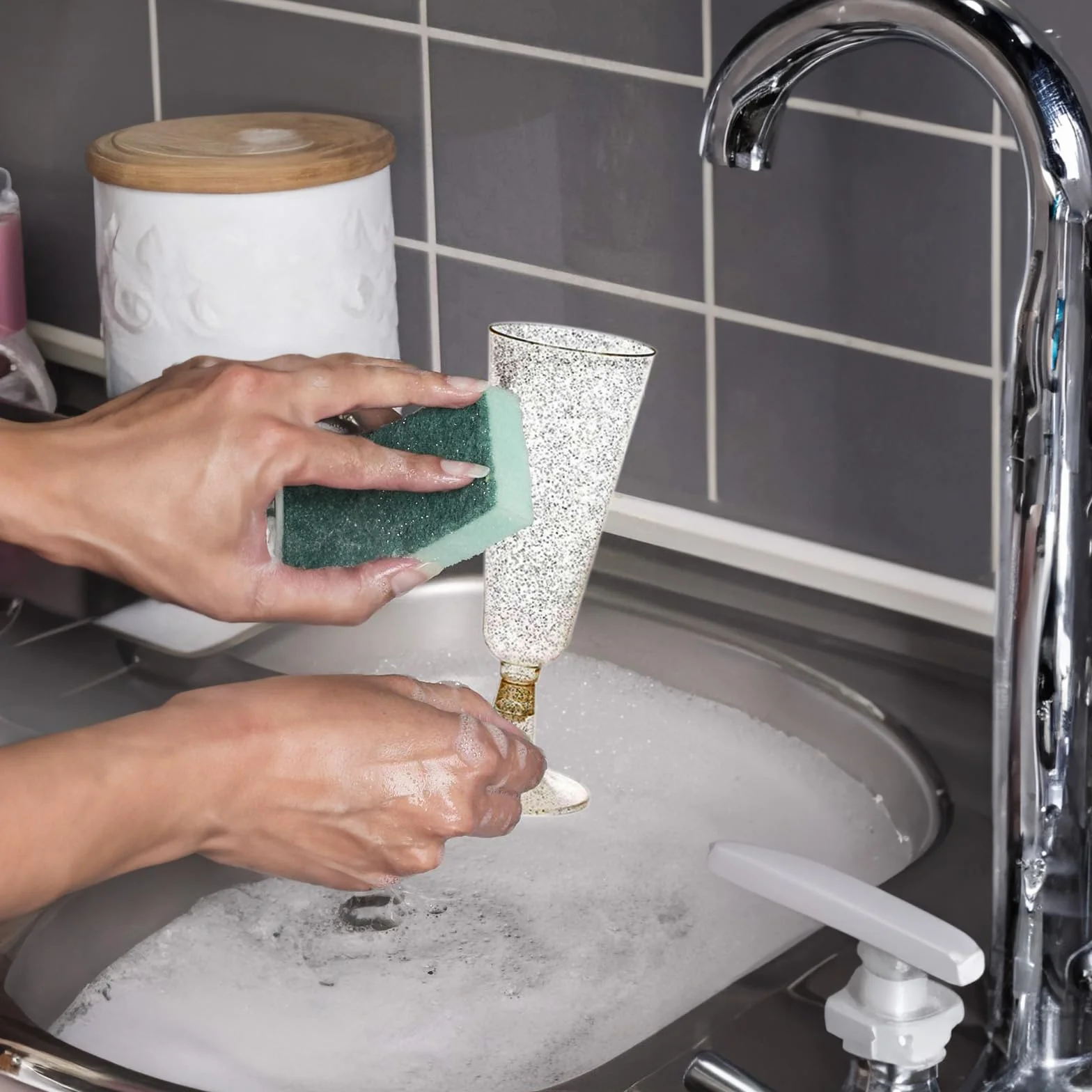 ACONDE 20 plastikowych kieliszków do szampana, 150 ml, złoty brokat, flety do szampana z tworzywa sztucznego, wielokrotnego użytku, na imprezy, wesela