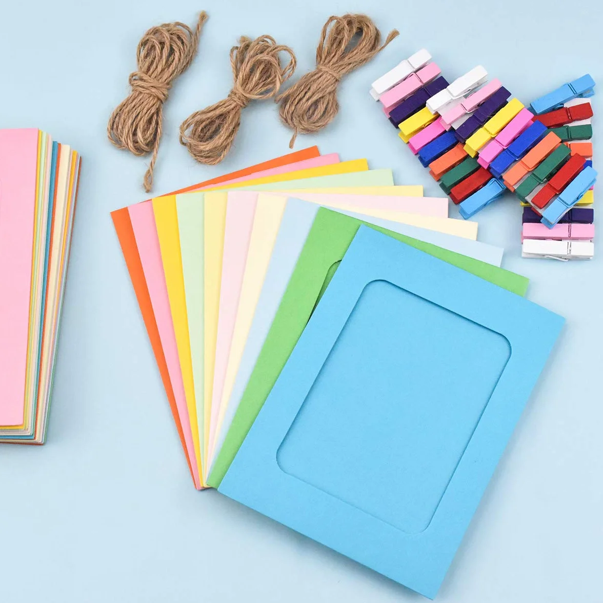 Kolorowa papierowa ramka na zdjęcia 30 szt. z klipsami 15x10 cm dekoracja ścienna