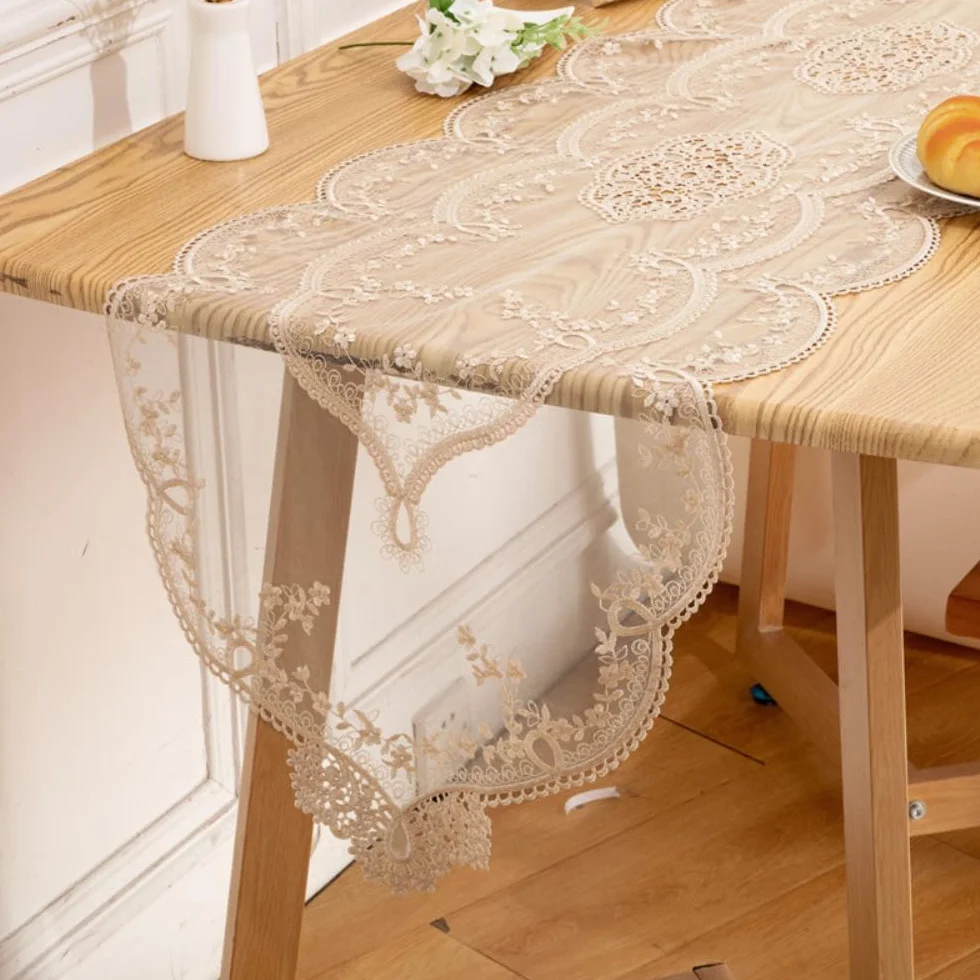 Obrus z haftem z koronki, owalny bieżnik na stół, haftowany, vintage, kwiatowy wzór, boho, bieżnik na wesele, imprezę, kolację, dekoracja stołu, szampański, 42 x 220 cm