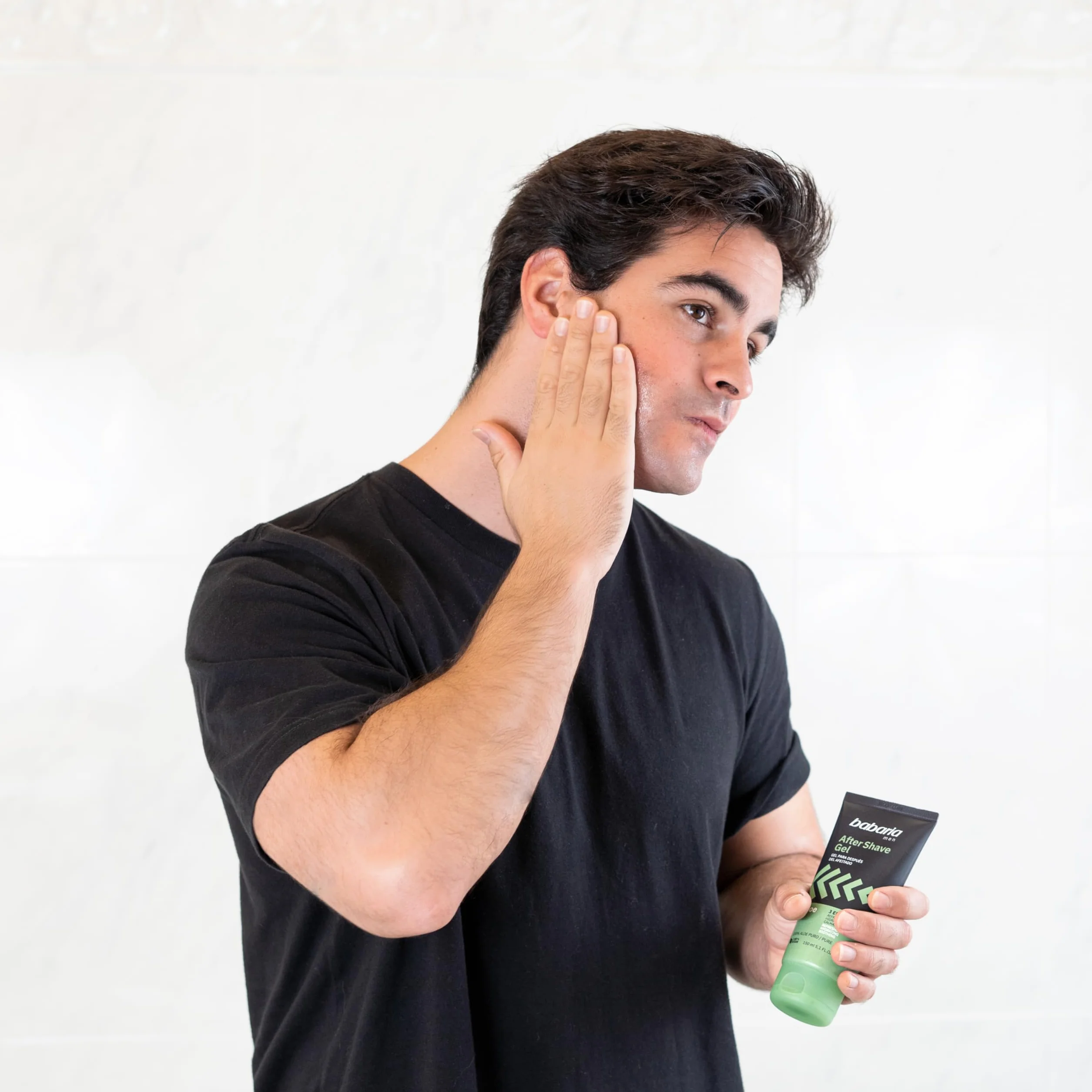 Babaria - After Shave Gel, Gel Después del Afeitado, Refrescante, Hidratante y Calmante, Contiene Aloe, Apto para Todo Tipo de Pieles, Hombre, Vegano - 150 ml