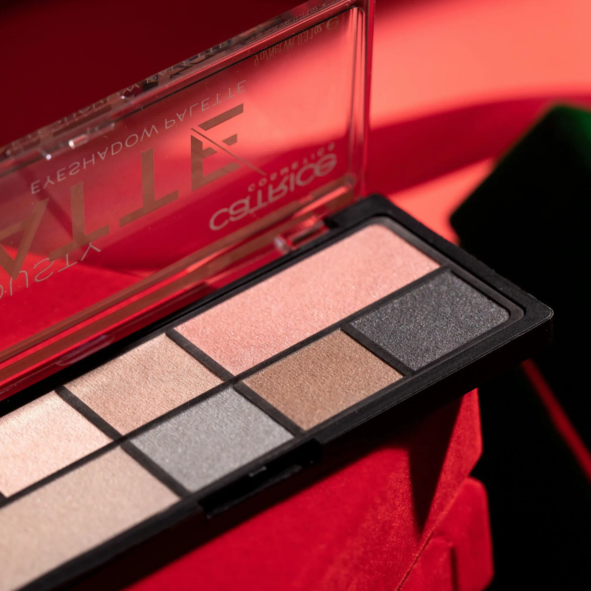 Catrice Paleta cieni do powiek Dusty Matte, matowy (9g)