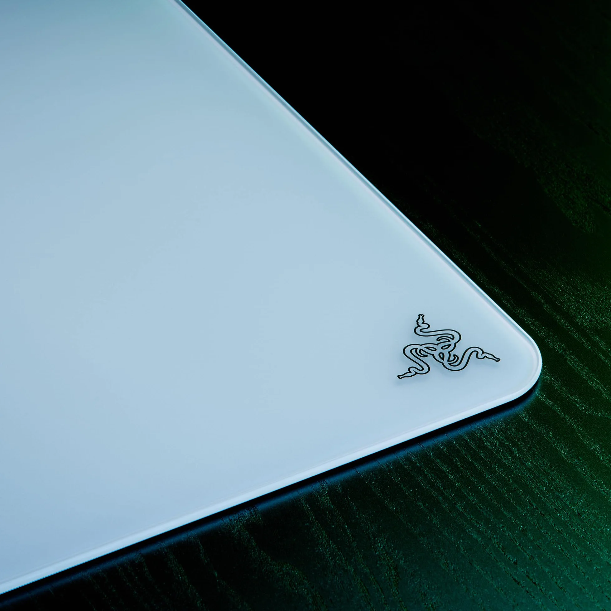 Razer Atlas - szklana podkładka pod mysz (szkło hartowane Premium, odporna na zabrudzenia i zadrapania, ciszsze ruchy myszy, antypoślizgowa podstawa gumowa) Biały