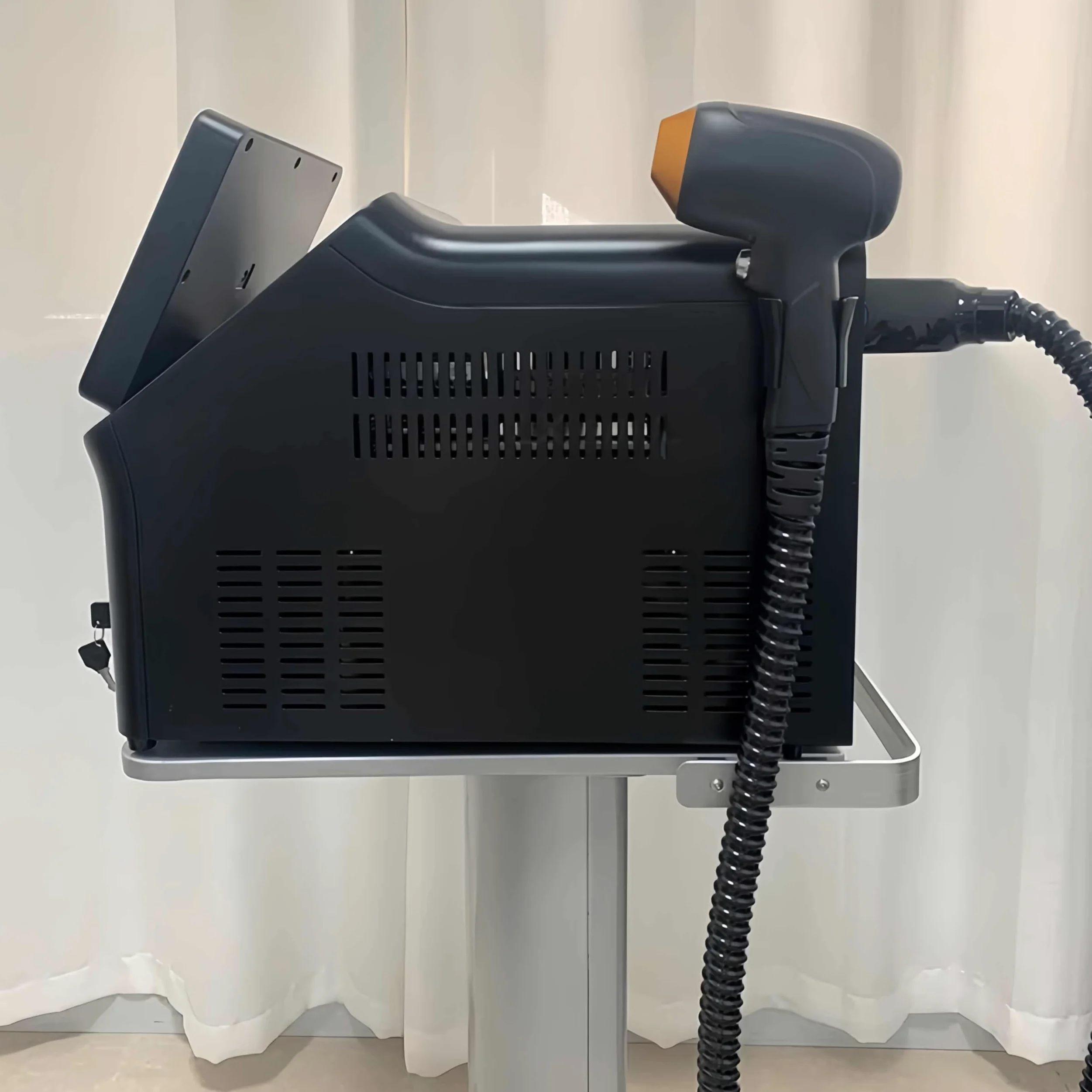 Chłodzenie lodu o wysokiej mocy 3000W 755 808 1064nm 3 urządzenia o długości fali Dioda Laser Epilator 808nm Maszyna do depilacji