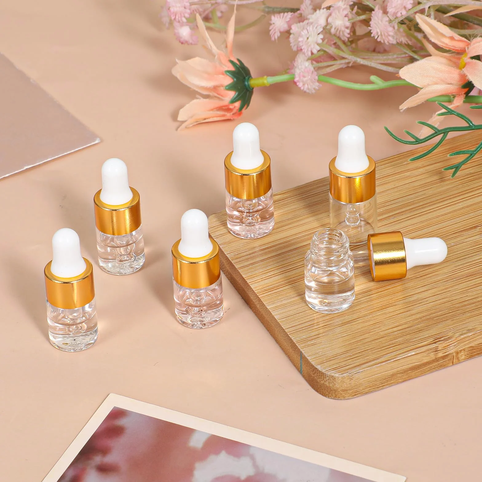 Sibba 20 sztuk mini butelek z pipetą, 2 ml buteleczki na próbki, przezroczyste szklane butelki z pipetą do kroplówki, puste butelki podróżne na olejki eteryczne, olejki do skórek paznokci, perfumy