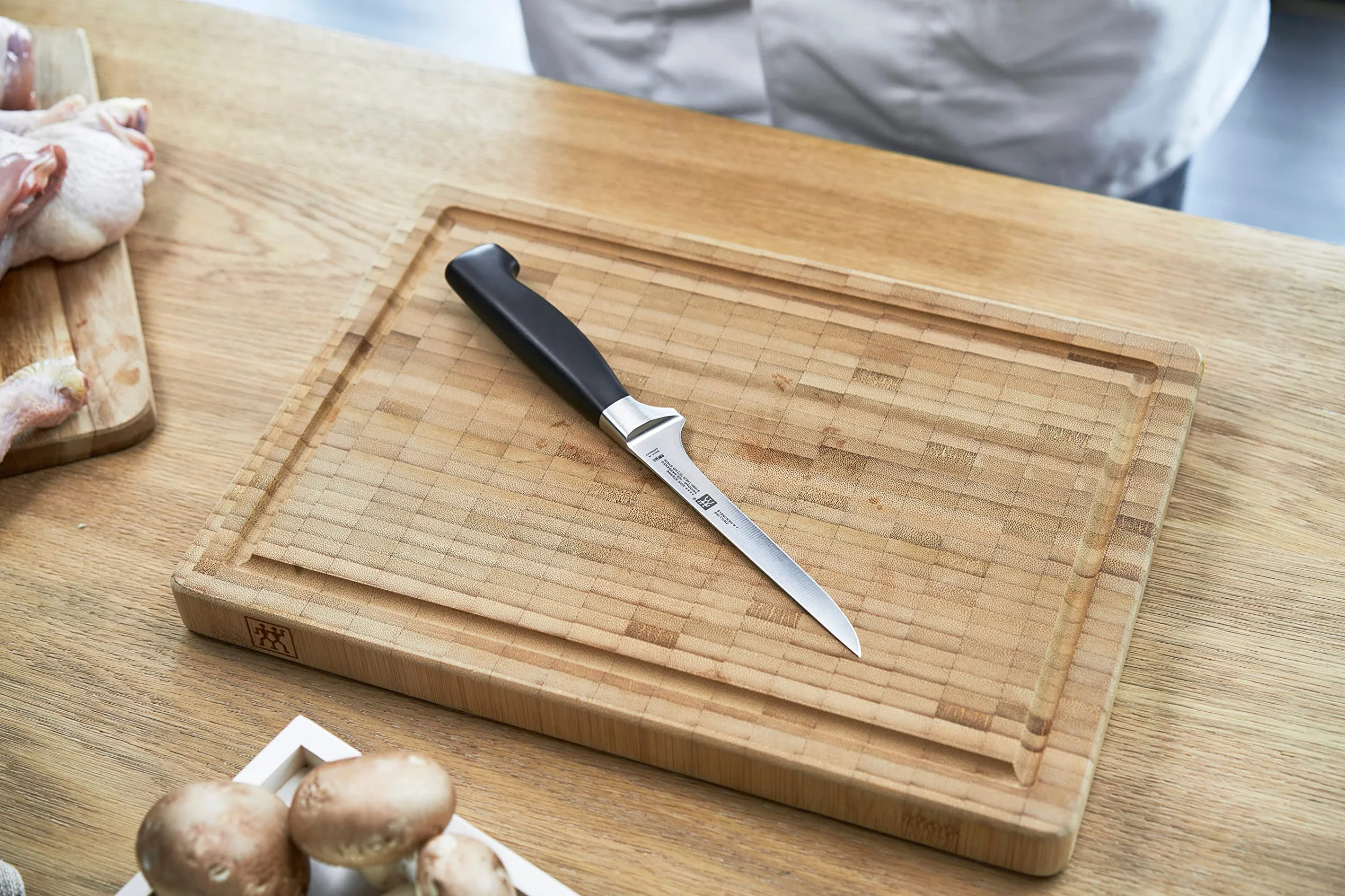 Zwilling 31086-141-0 nóż do filetowania w czterech gwiazdkach, specjalna stal nierdzewna, specjalny stop metalu, tworzywo sztuczne, 140 mm, czarny