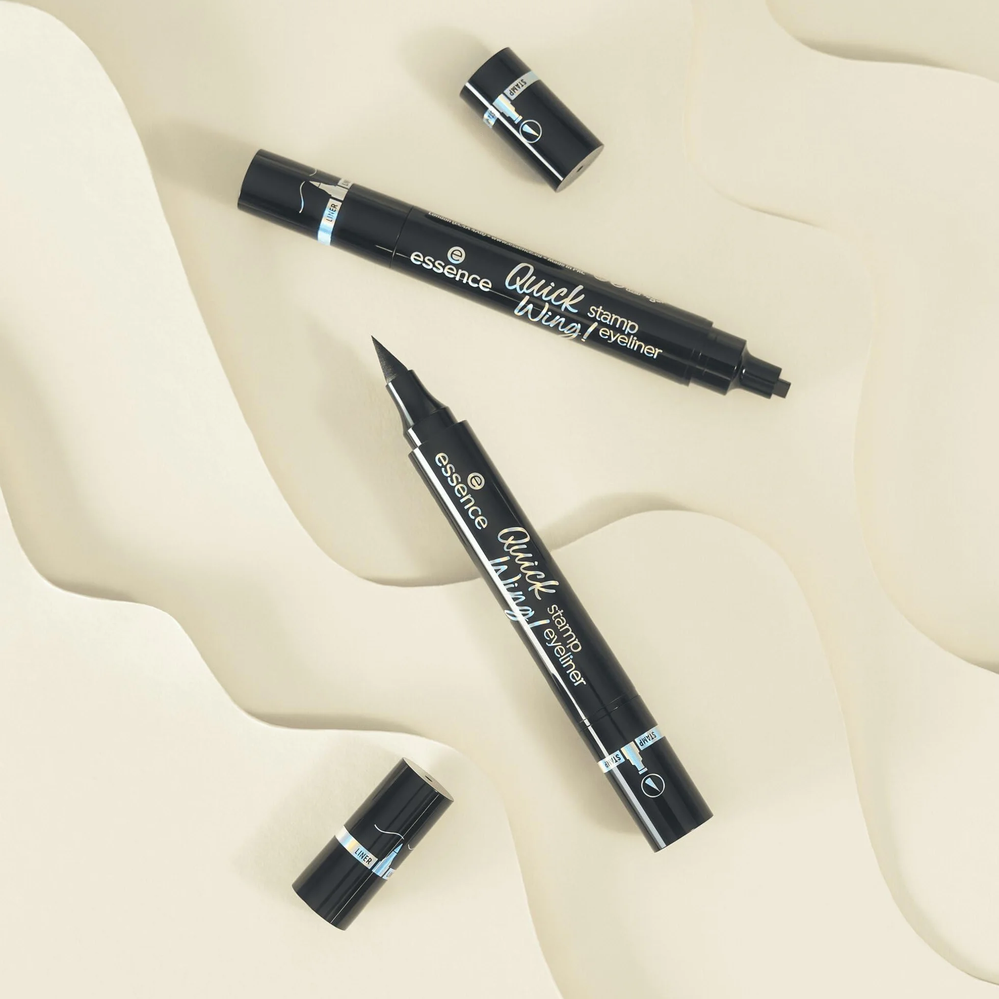 essence Eyeliner w stamplu Quick Wing!, długotrwały, wyraźny wynik, mocno napigmentowana/y, intensywny, intensywny kolor (3.5ml)