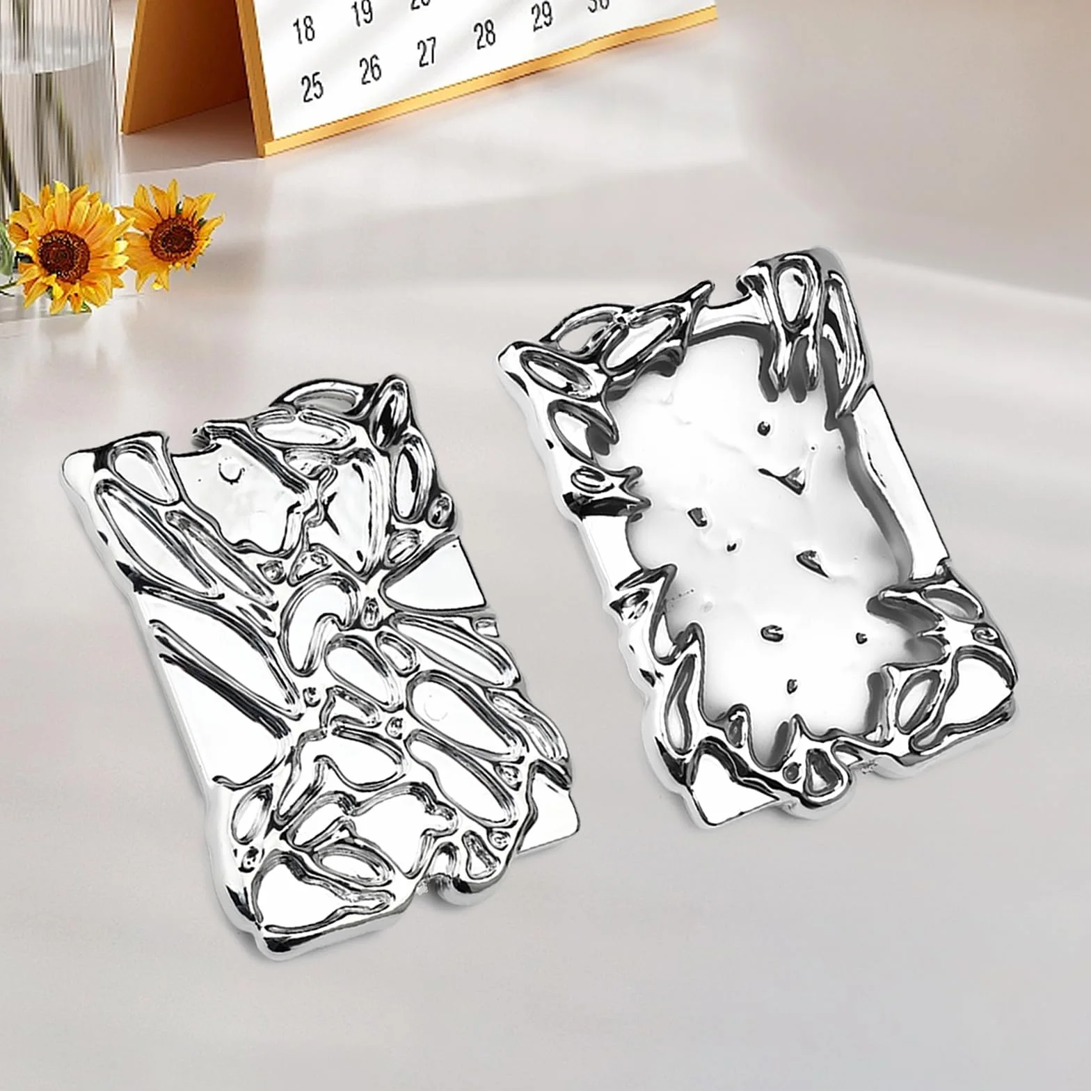 Galwanizacja tworzyw sztucznych Sliver Irregular Frame Photocard Holder Keychain 7,6 cm
