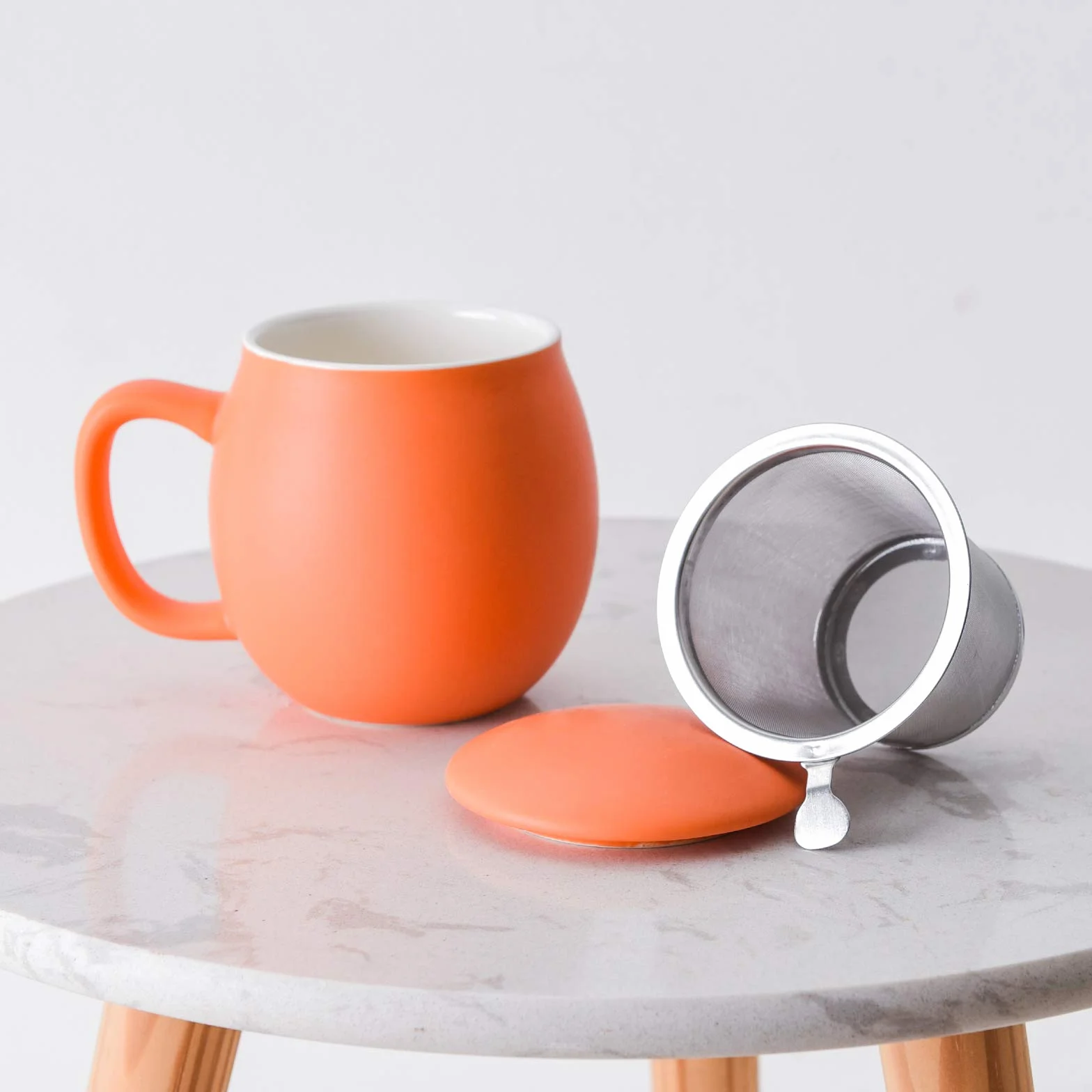 Yundu Filiżanka porcelanowa 360 ml z zaparzaczem i pokrywką, matowy pomarańczowy