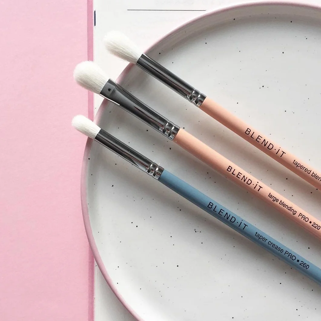 BLEND IT - Pędzel do makijażu I zwężany pędzel do cieni do powiek PRO 210 I mieszanka włosów syntetycznych i koziego włosia I drewniany uchwyt I mosiężna nasadka I trwały I wyjątkowy obszar