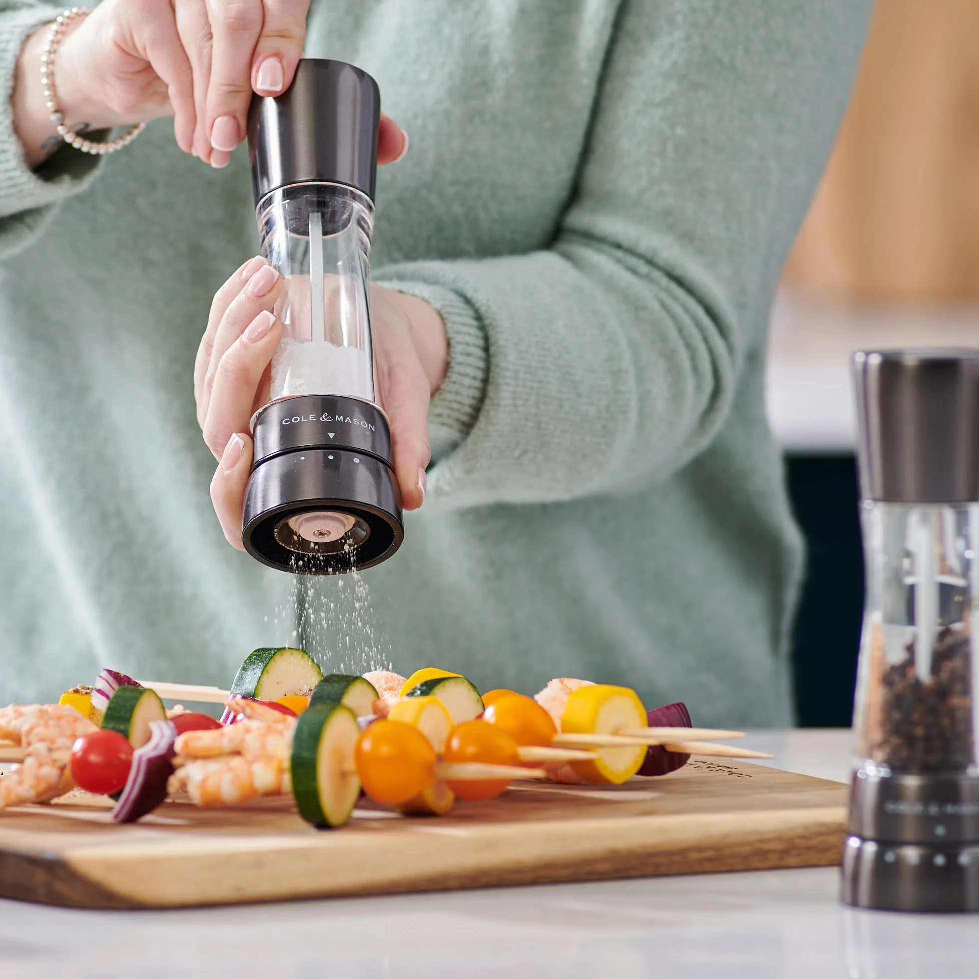 Cole & Mason Derwent Gunmetal młynki do soli i pieprzu, regulowane ustawienia mielenia, Gourmet Precision+, stal nierdzewna/akryl, 190 mm, zestaw prezentowy, zawiera 2 młynki do soli i pieprzu
