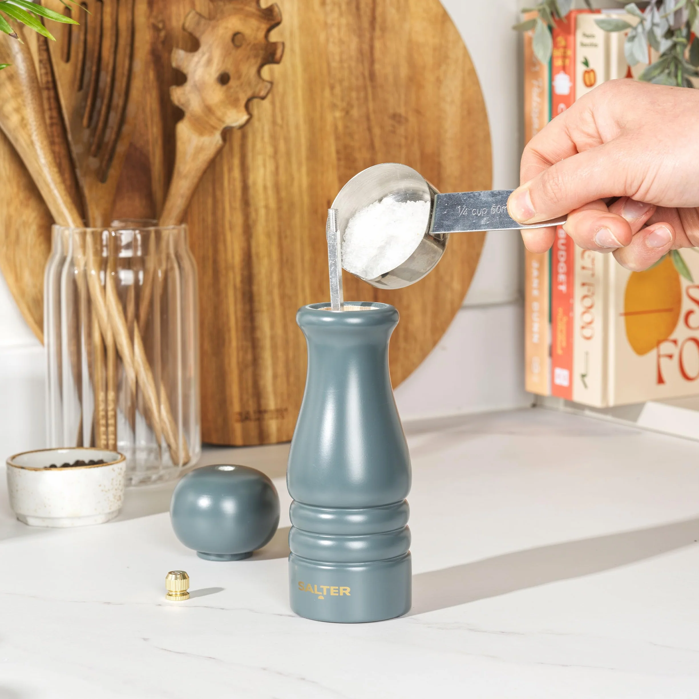Salter Olea Mlynek do soli i pieprzu drewniany z ceramicznym mechanizmem zielony