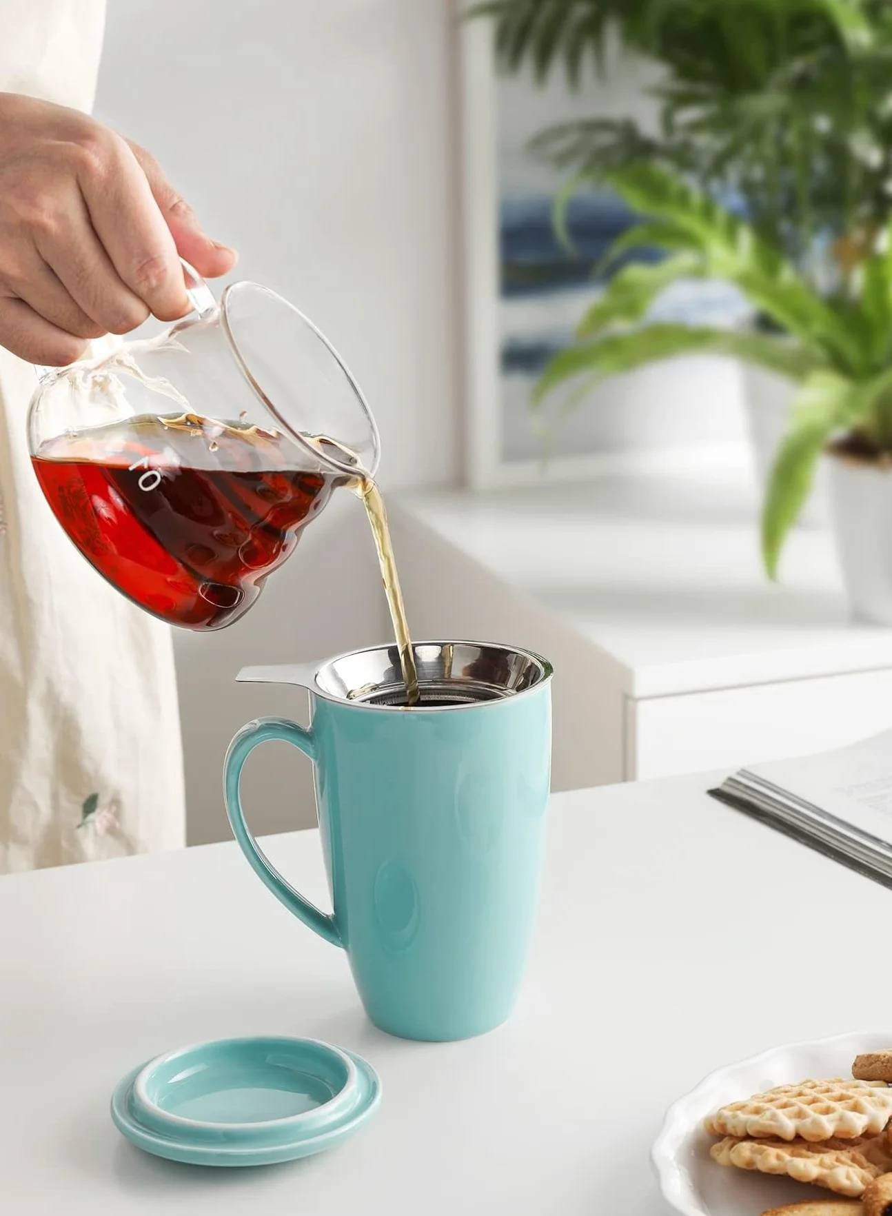 Porcelanowa filiżanka do herbaty z zaparzaczem i pokrywką 450 ml
