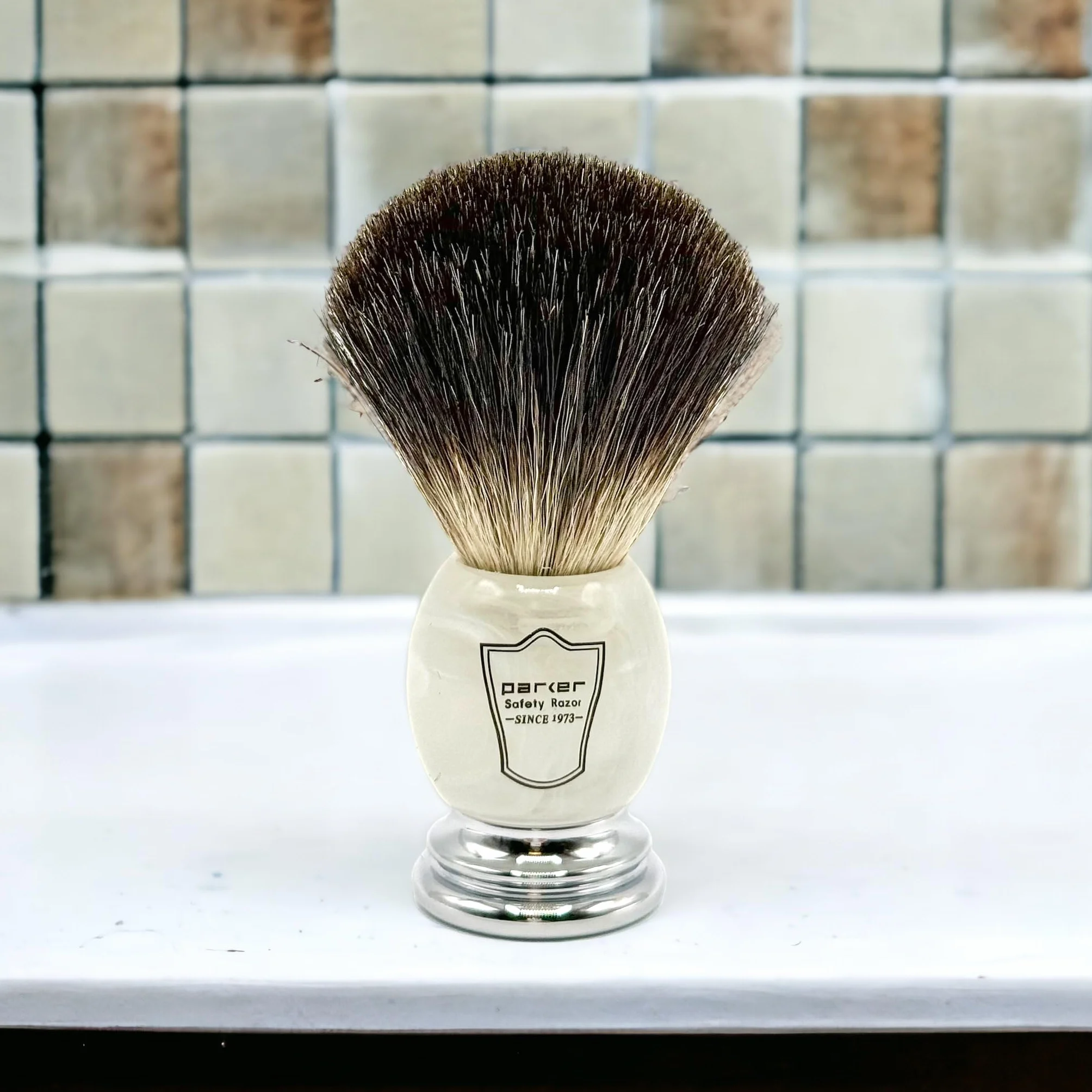 Parker Safety Razor 100% czarny borsuk włosie szczotka do golenia z marmurowym uchwytem - stojak na szczotkę w zestawie