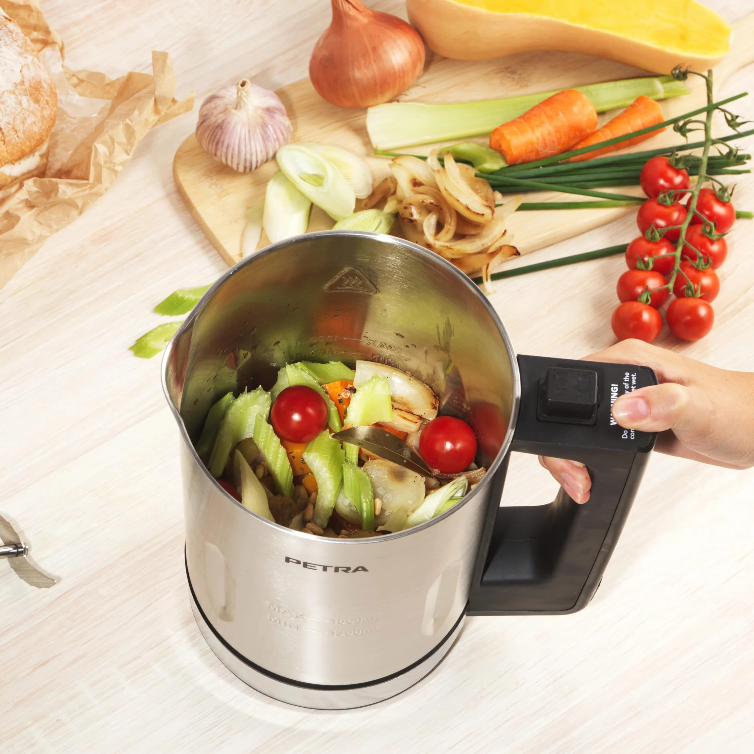 Petra PT5118V2VDEEU10 dzbanek ze stali nierdzewnej 1,6 l 900 W cyfrowy panel sterowania