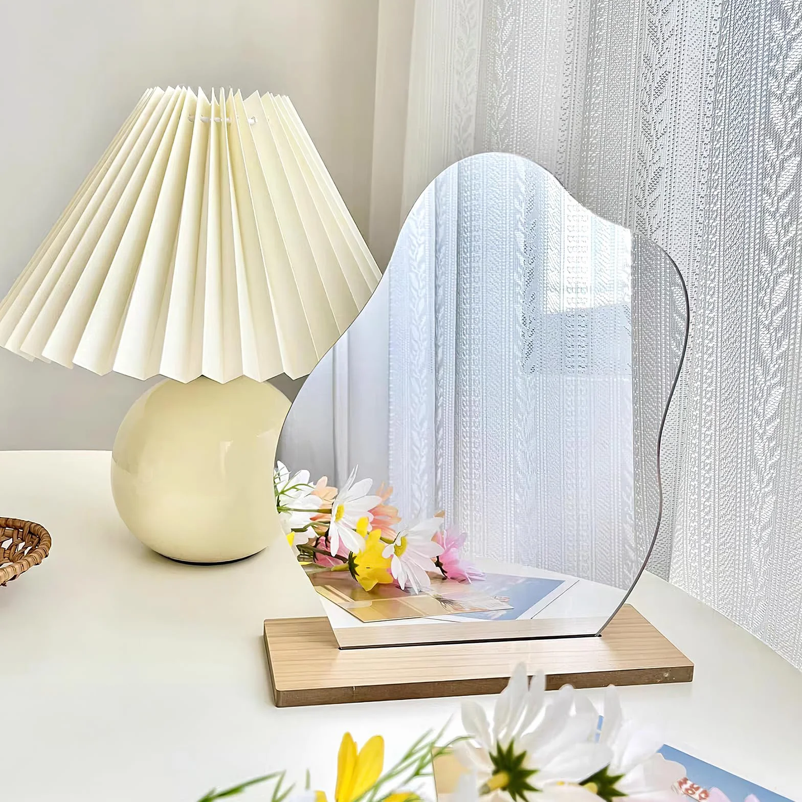 APOMOONS Akrylowe lustro do makijażu, bez ramy, dekoracyjne, nieregularne, małe, z drewnianą podstawą, kosmetyczne lustro do sypialni, salonu, hotelu, pokoju, dekoracja Aesthetic