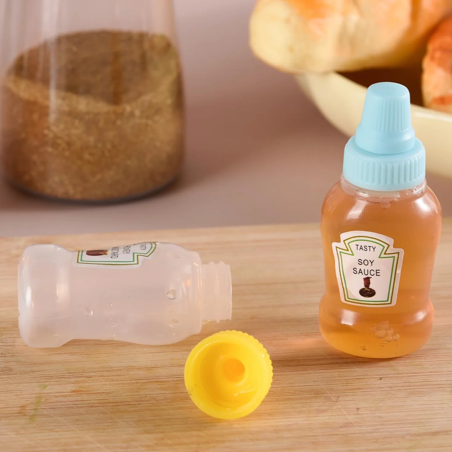 Zestaw 4 mini butelek keczupu, 23 ml, butelka na sos z mocną zakrętką, przenośny dozownik sosu