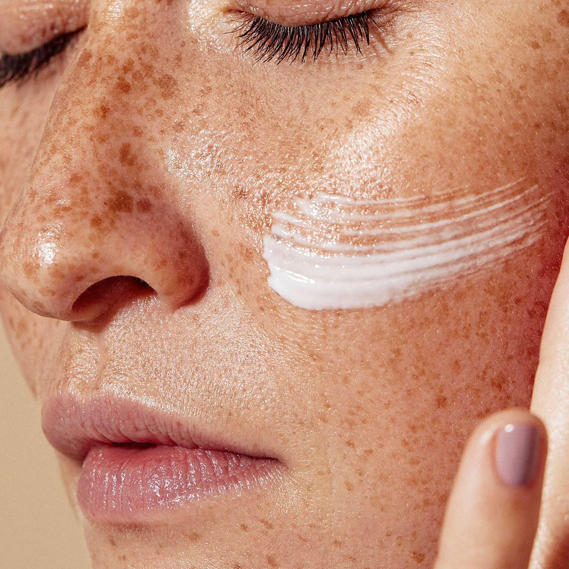 Serum do twarzy z ultra-mocnym kwasem hialuronowym I koloidalne złoto 20 Ppm Pure 100% Organic I Przeciwzmarszczkowy, przeciw plamom i przeciwstarzeniowy 30 ML Made In Italy