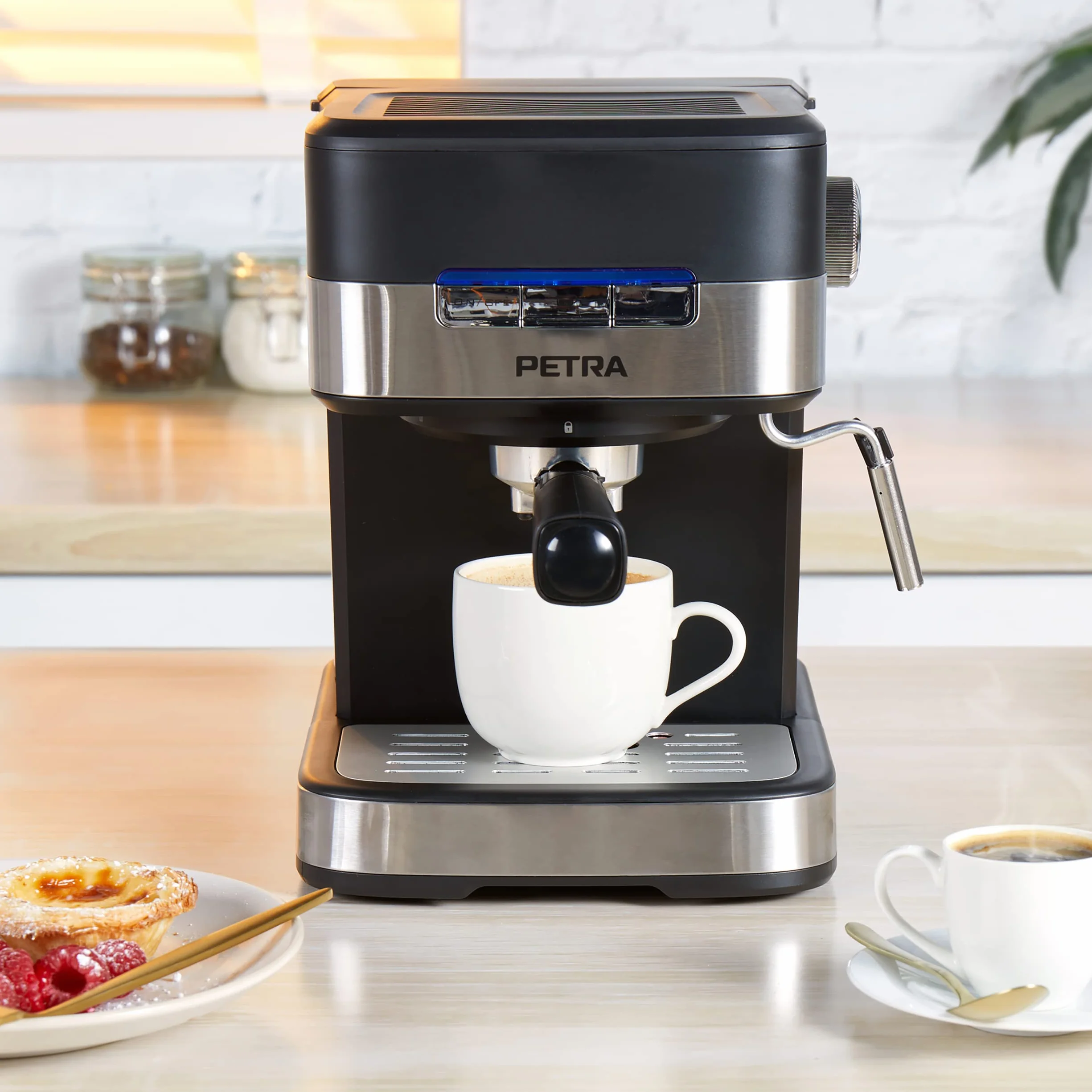 Petra PT4623VDEEU7 Ekspres do kawy Espresso Pro, pojedyncze i podwójne espresso, cappuccino i latte, wloska pompa cisnieniowe 15 bar ze spieniaczem do mleka, kawa mielona, zbiornik wody 1,5 l, 850 W
