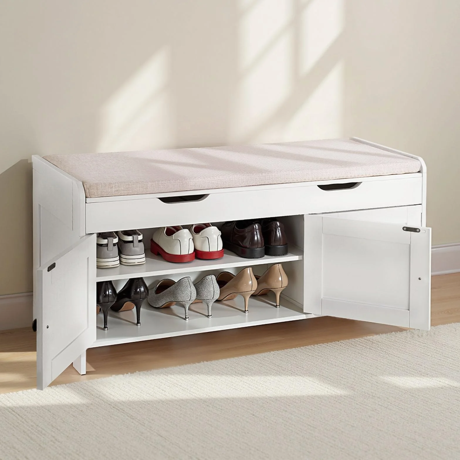 VEVOR Ławka na buty 105 x 35 x 50,3 cm, ławka wejściowa z 3 szafkami, półka z regulacją wysokości, organizer na podnoszoną tacę, poduszka do siedzenia, 113,4 kg, do sypialni, korytarza, biała i szara