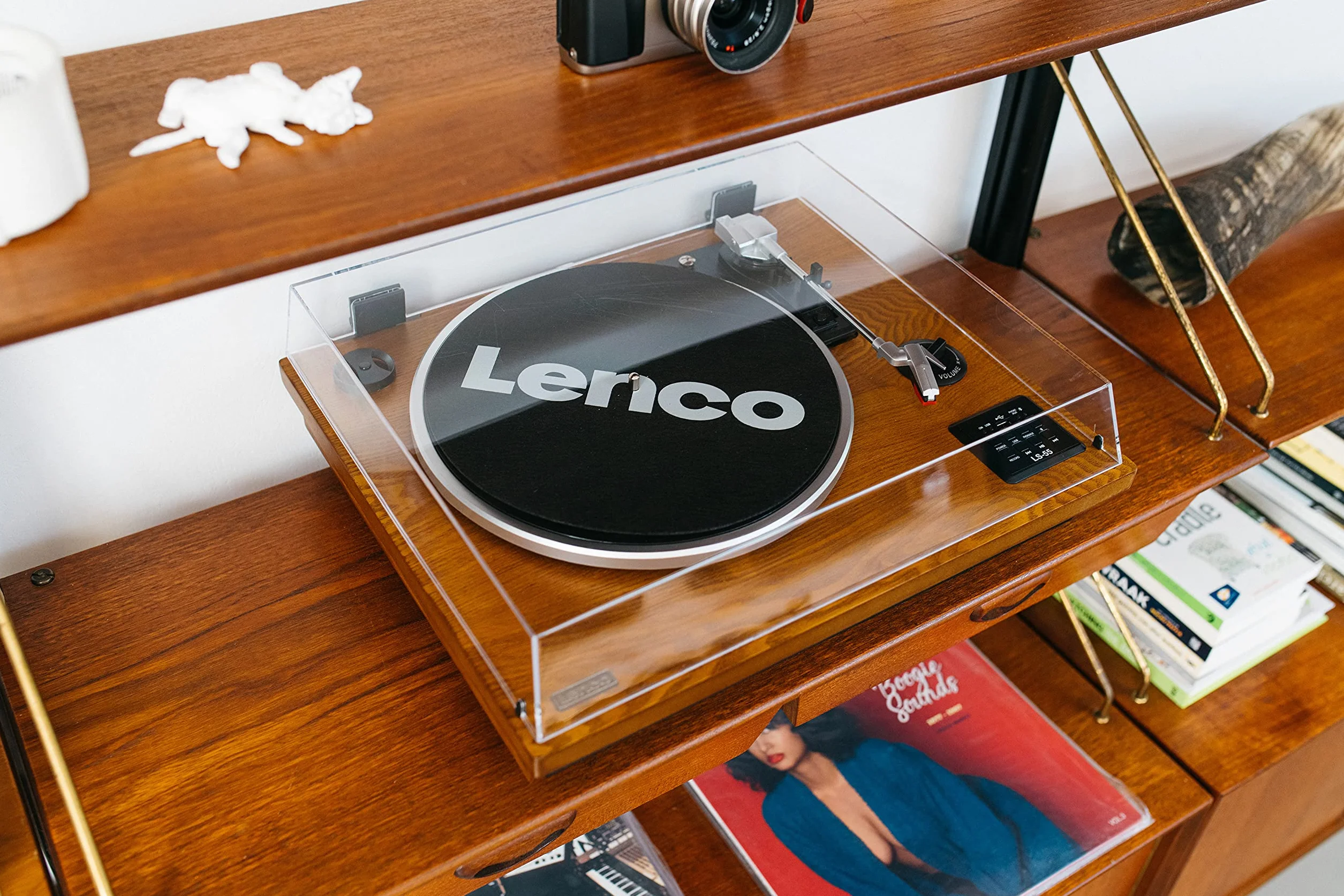 Gramofon Lenco LS-55 ze zintegrowanymi głośnikami - Odbiór Bluetooth - Bezpośrednie kodowanie MP3 na nośnik pamięci - 2 x 5 W RMS - Wejście USB - AUX - Brązowy