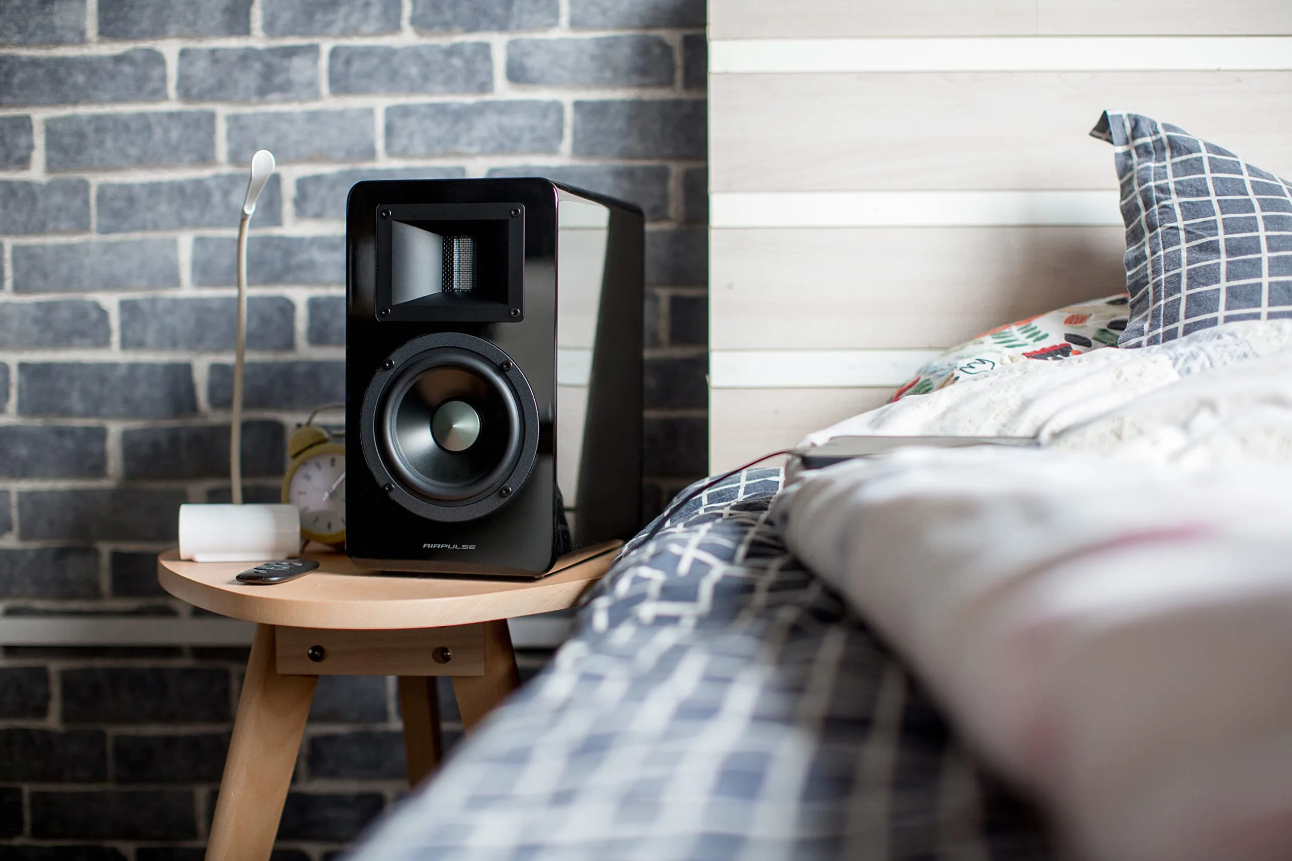 Airpulse A100 2.0 aktywne głośniki biblioteczne Bluetooth i wejście optyczne 100 W - wbudowany wzmacniacz, wyjście subwoofera, pilot na podczerwień czarny