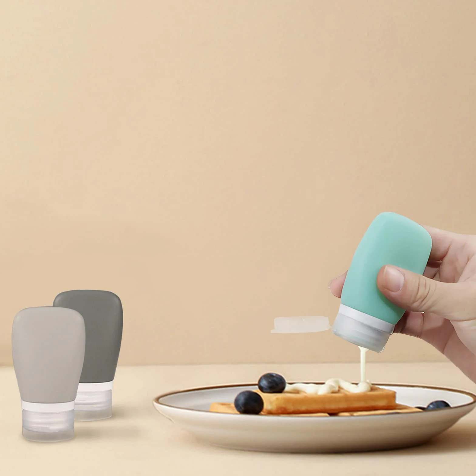 Zestaw butelek do squeeze do sałatek, szczelne mini butelki na przyprawy, przenośny pojemnik na dressing z szczotką do czyszczenia (38 ml)