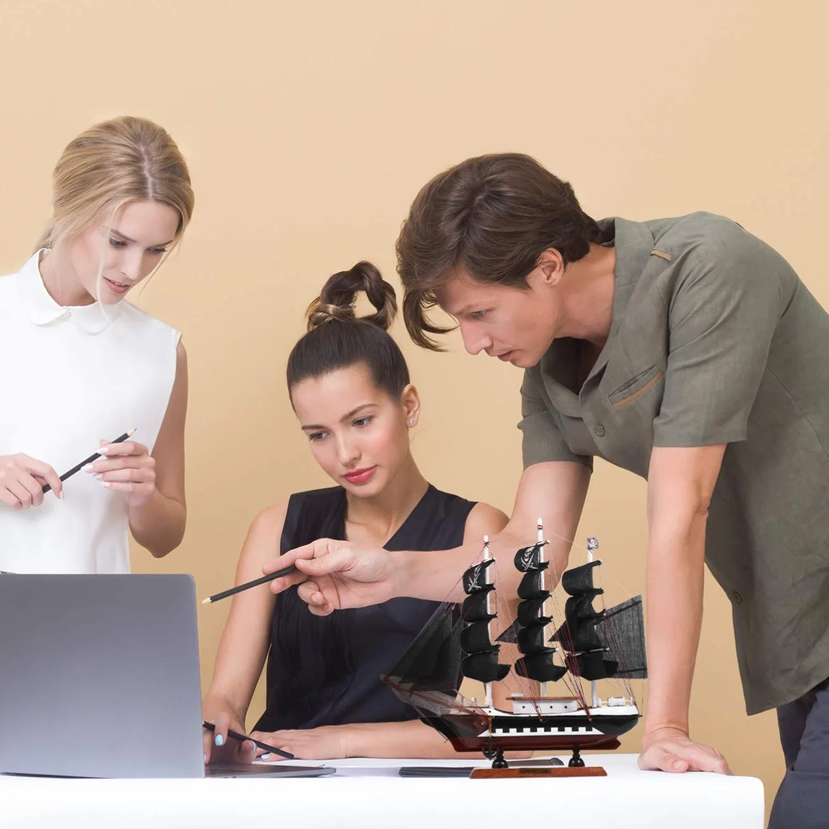 BESPORTBLE 1 Model drewnianego żaglowca pirackiego cm drewniana żaglówka wystrój dla dzieci modele dekoracje piracka łódź żaglowa Wystrój modelu pirackiej żaglówki Statek piracki