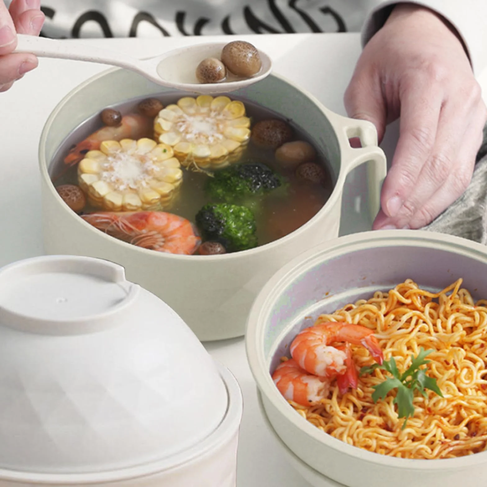 Miska do makaronu i ramenu instant, Microwave Ramen Bowl z pokrywką, japońska miska na zupę z pałeczkami, zabezpieczona przed wyciekiem