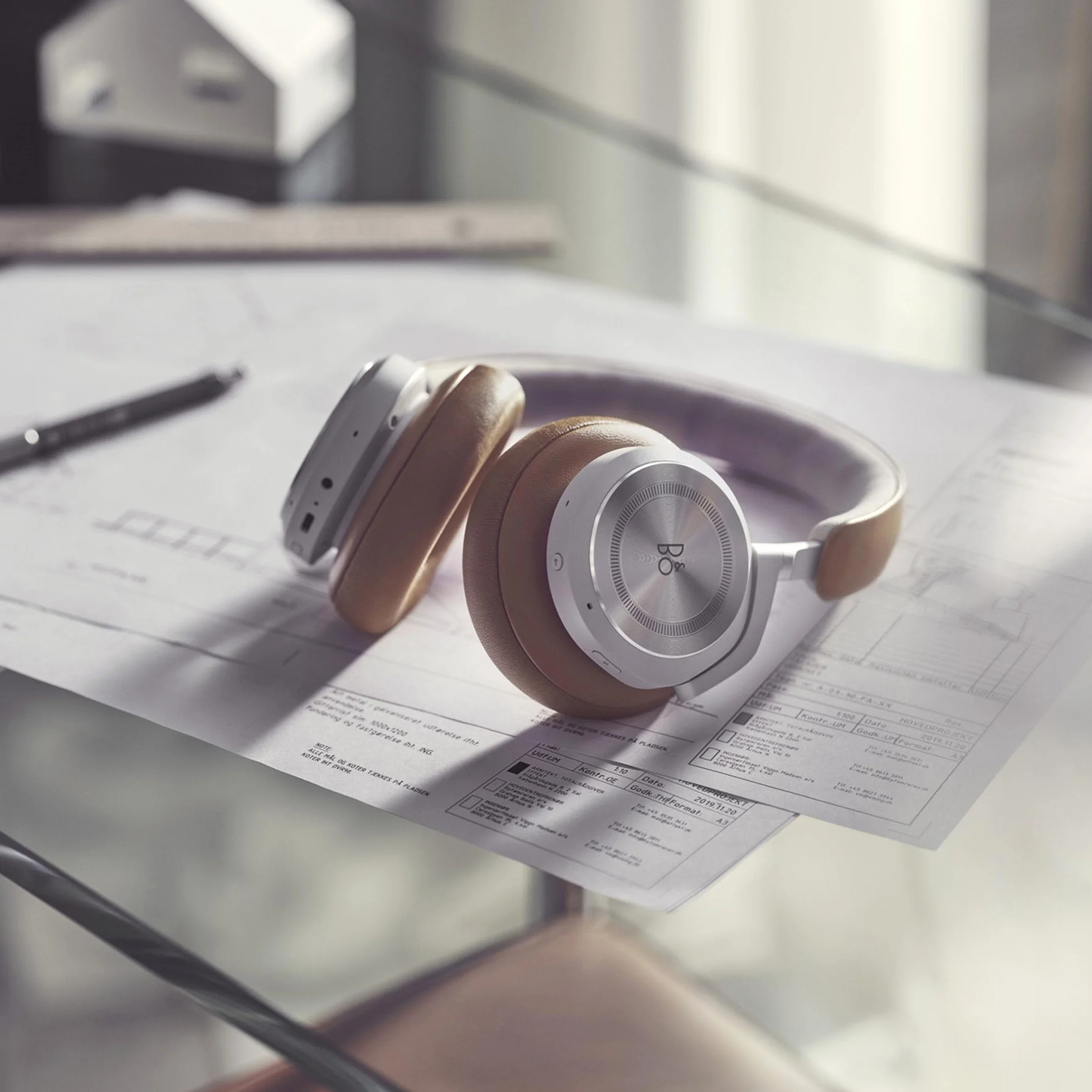Bang & Olufsen Beoplay HX Bezprzewodowe słuchawki nauszne premium, aktywna redukcja szumów, 40 godzin pracy akumulatora, 6 mikrofonów, zestaw słuchawkowy do pracy, z futerałem - Timber