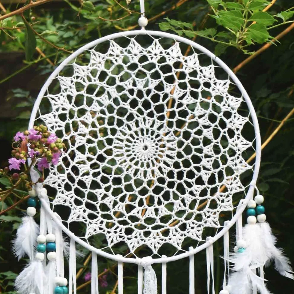 Łapacz snów boho 25 cm z piórami i perłami makrama dekoracja ścienna