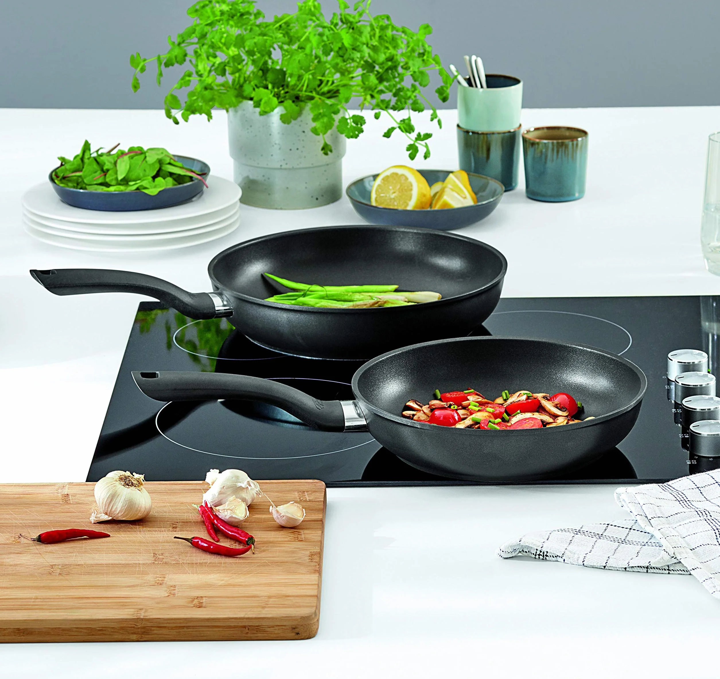 Fissler Cenit 2-częściowy zestaw patelni aluminiowych Ø 24 cm i Ø 28 cm nieprzywierających na wszystkie kuchenki