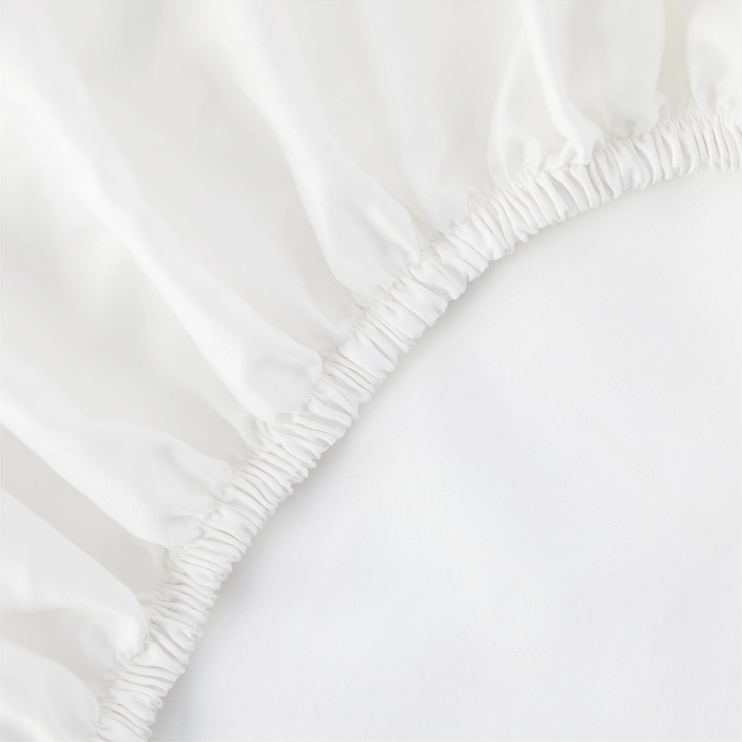 AmazonBasics prześcieradło z gumką bawełna satyna 400 nitek 160x200x30 cm białe