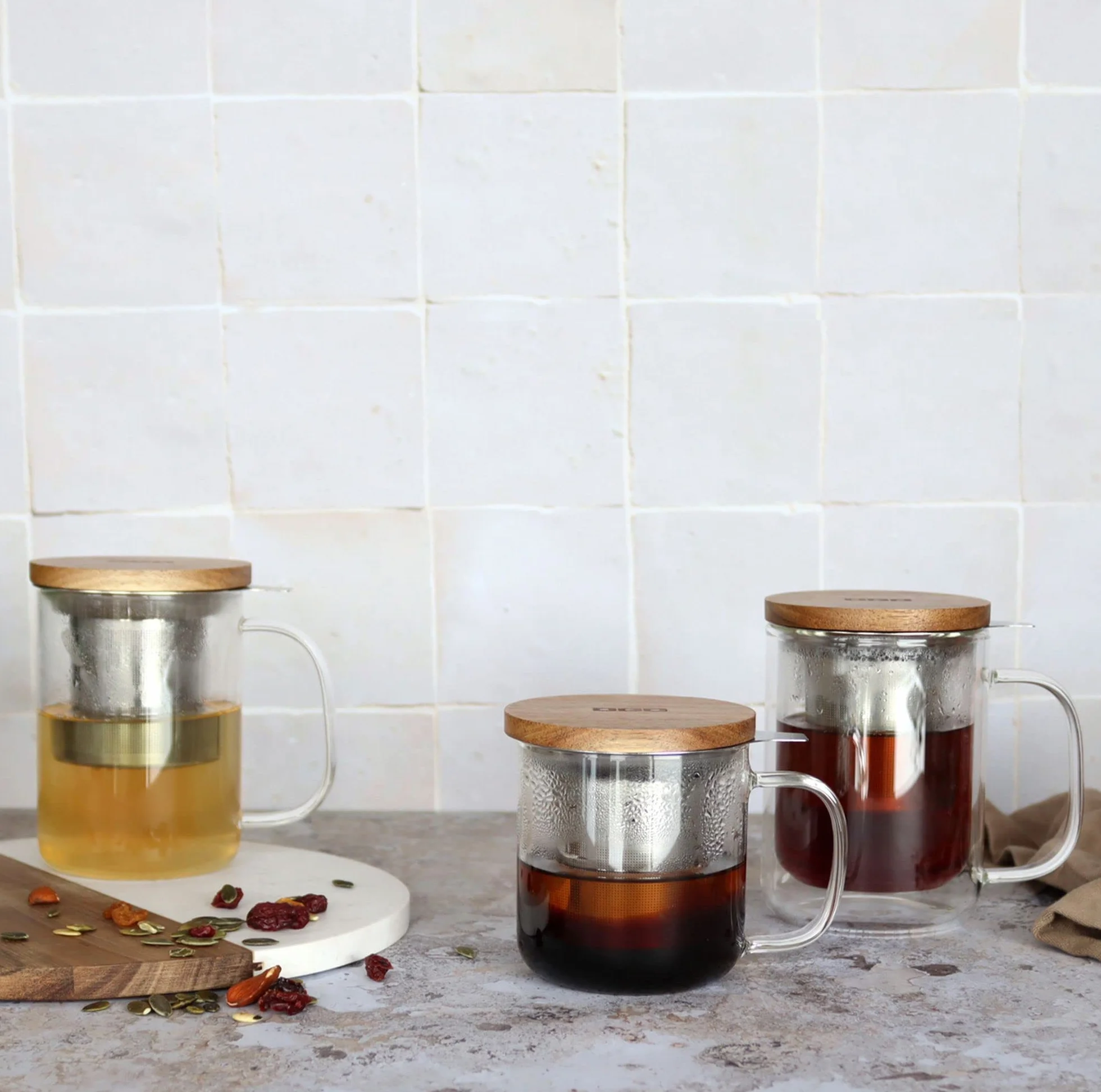 Ogo Living Ogo-Mug dzbanek z sitkiem do herbaty i pokrywką z bambusa, przezroczysty, 390 ml