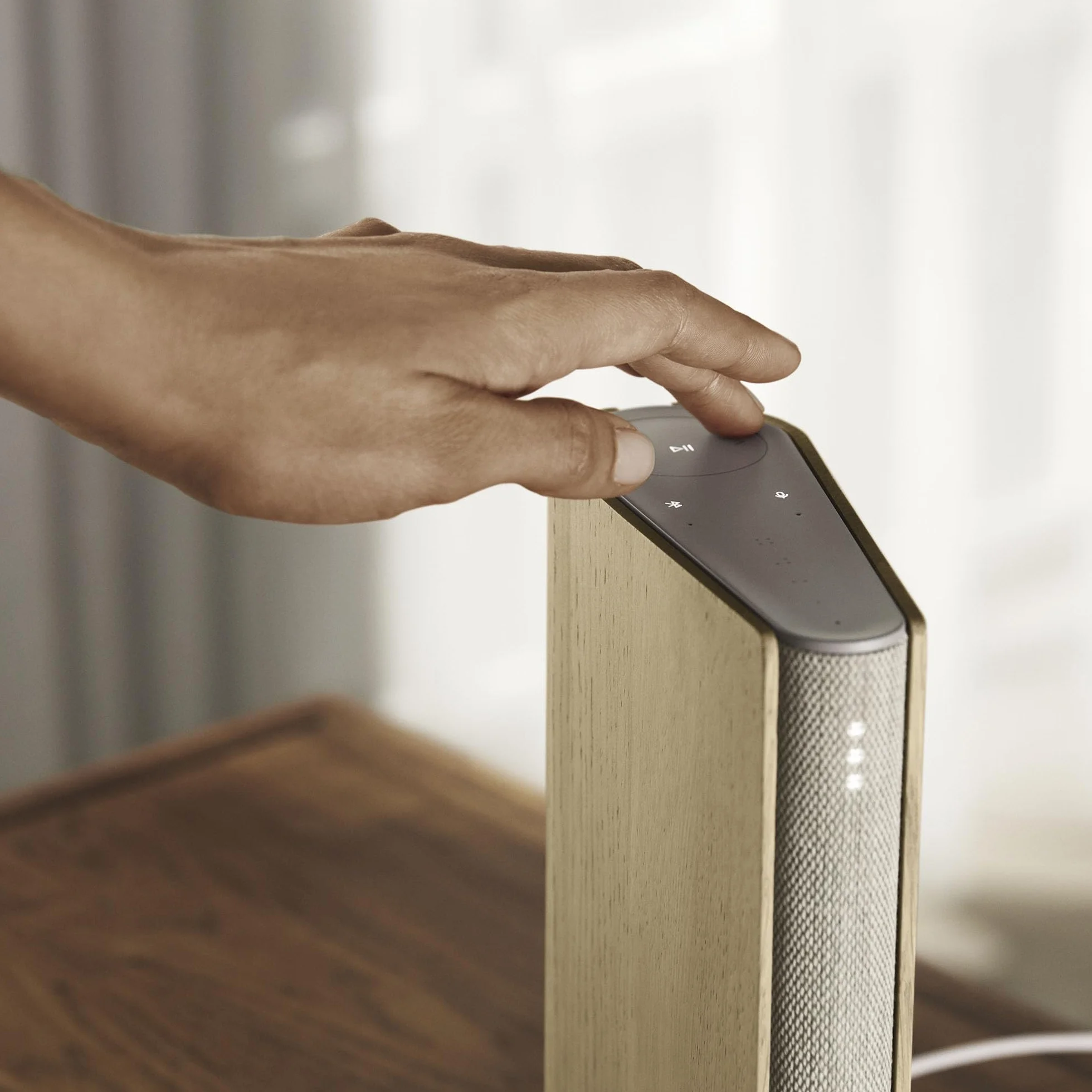 Bang & Olufsen Beosound Emerge - Kompaktowy głośnik półkowy, z wi-fi i bluetooth, niezwykle szeroki dźwięk, smukły głośnik domowy z certyfikatem Cradle to Cradle