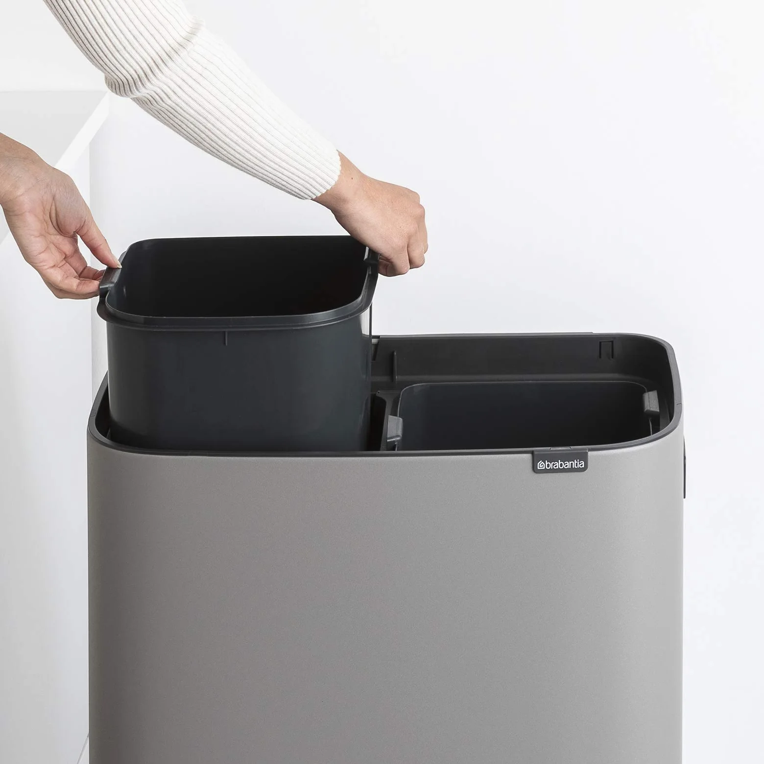 Brabantia - Bo Touch Bin High 2x30L - Duży Kosz na Śmieci do Kuchni - Otwieranie Soft-Touch - Podwójny Kosz z Wyjmowanymi Wewnętrznymi Wiadrami - Dołączone Worki na Śmieci - Grey - 55 x 31 x 82 cm