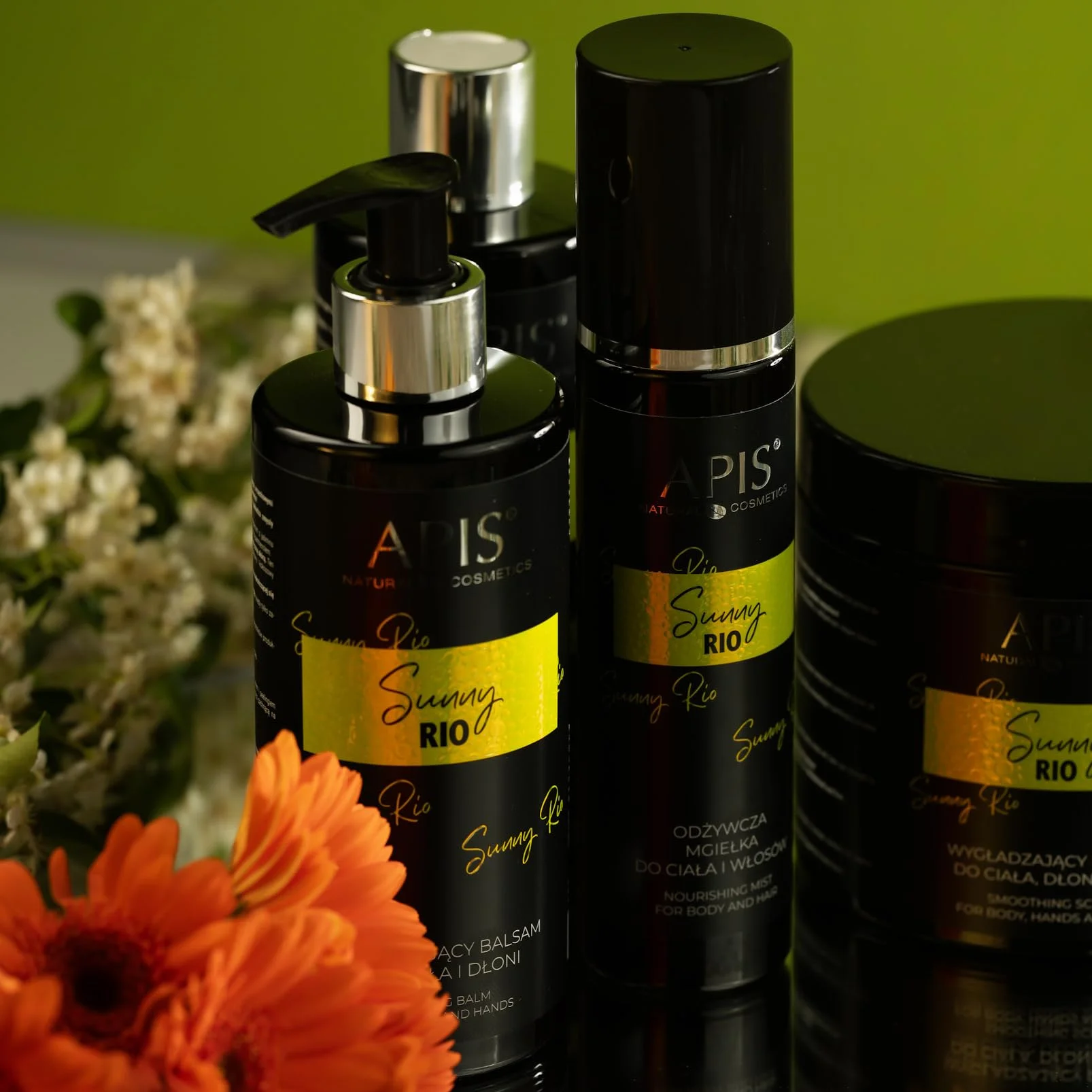 APIS SUNNY RIO spray do ciała i włosów, 150 ml, z jaśminem, migdałem, kokosem, kwasem hialuronowym i D-pantenolem – nawilżenie, pielęgnacja i tropikalny letni zapach