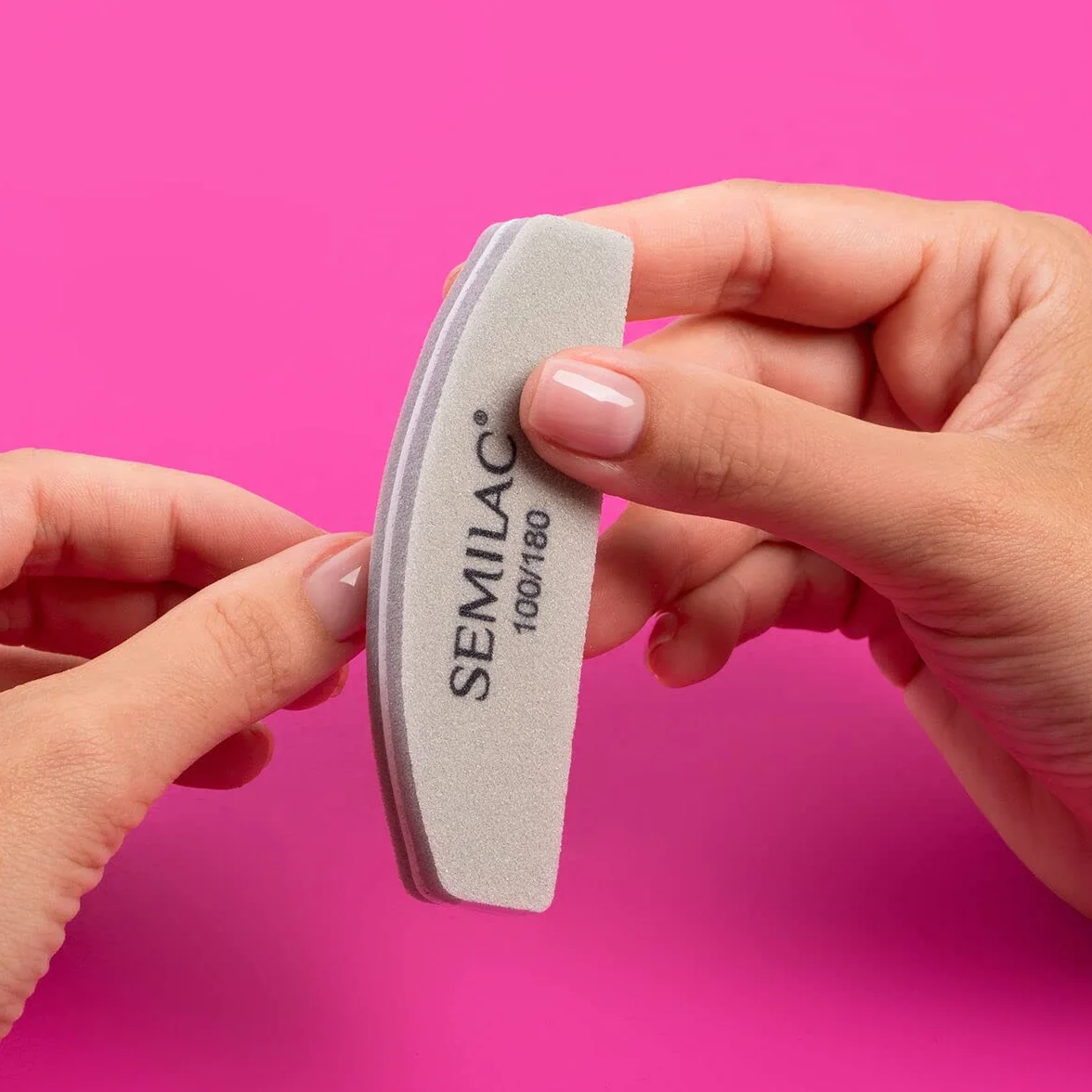 Semilac Pilnik do paznokci półksiężyc Mini 100/180 do manicure i pedicure wygładza naturalny żel i paznokcie akrylowe