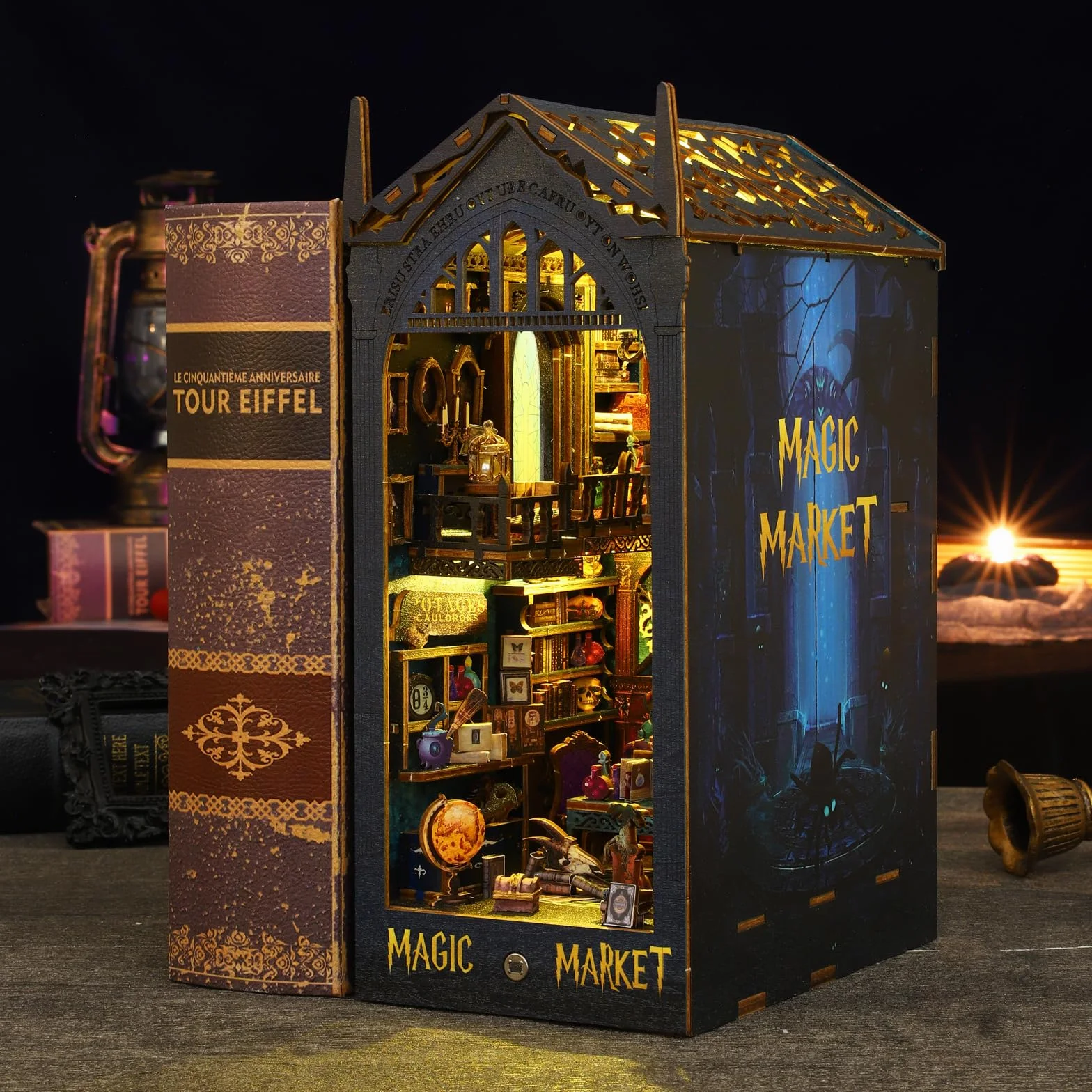 CUTROOM Book Nook Kit ze światłami LED Magic Market DIY miniaturowy zestaw do domku dla lalek drewniane puzzle 3D podpórka na książki regał na książki SL009-EU
