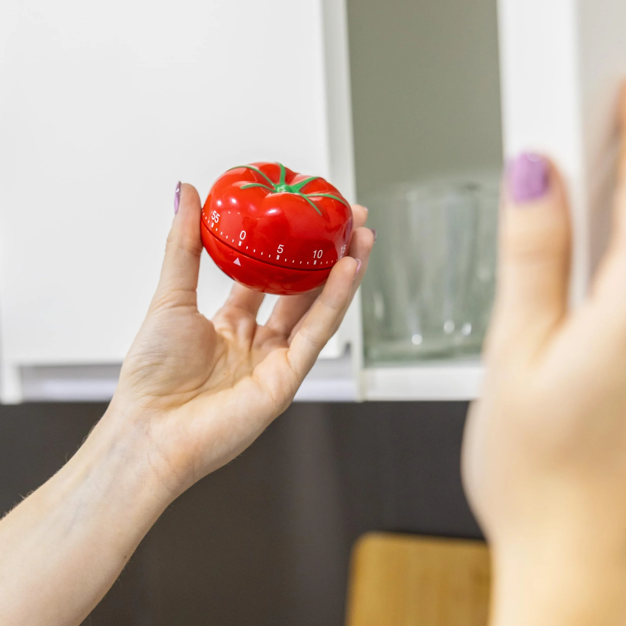 Fisura – Oryginalny minutnik kuchenny w kształcie pomidora. Timer ręczny analogowy 60 minut. Pomoc do gotowania, nauki, zabawy i pracy metodą Pomodoro.