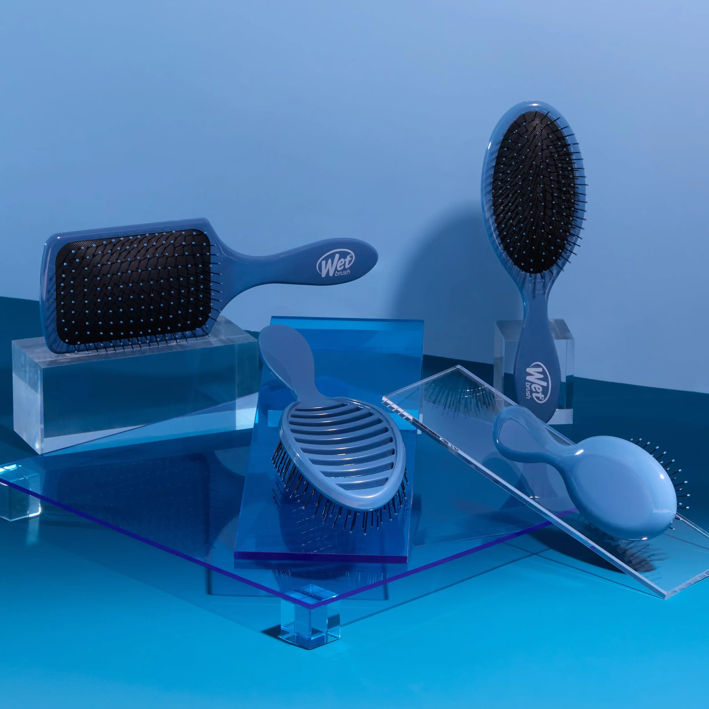 WetBrush Paddle Detangler with HeatFlex Bristles and Aquavents to Help Drying, Wider Surface Area Detangles in Less time, Detangles Hair with Ease, Suitable for All Hair Types, Elemental Blue