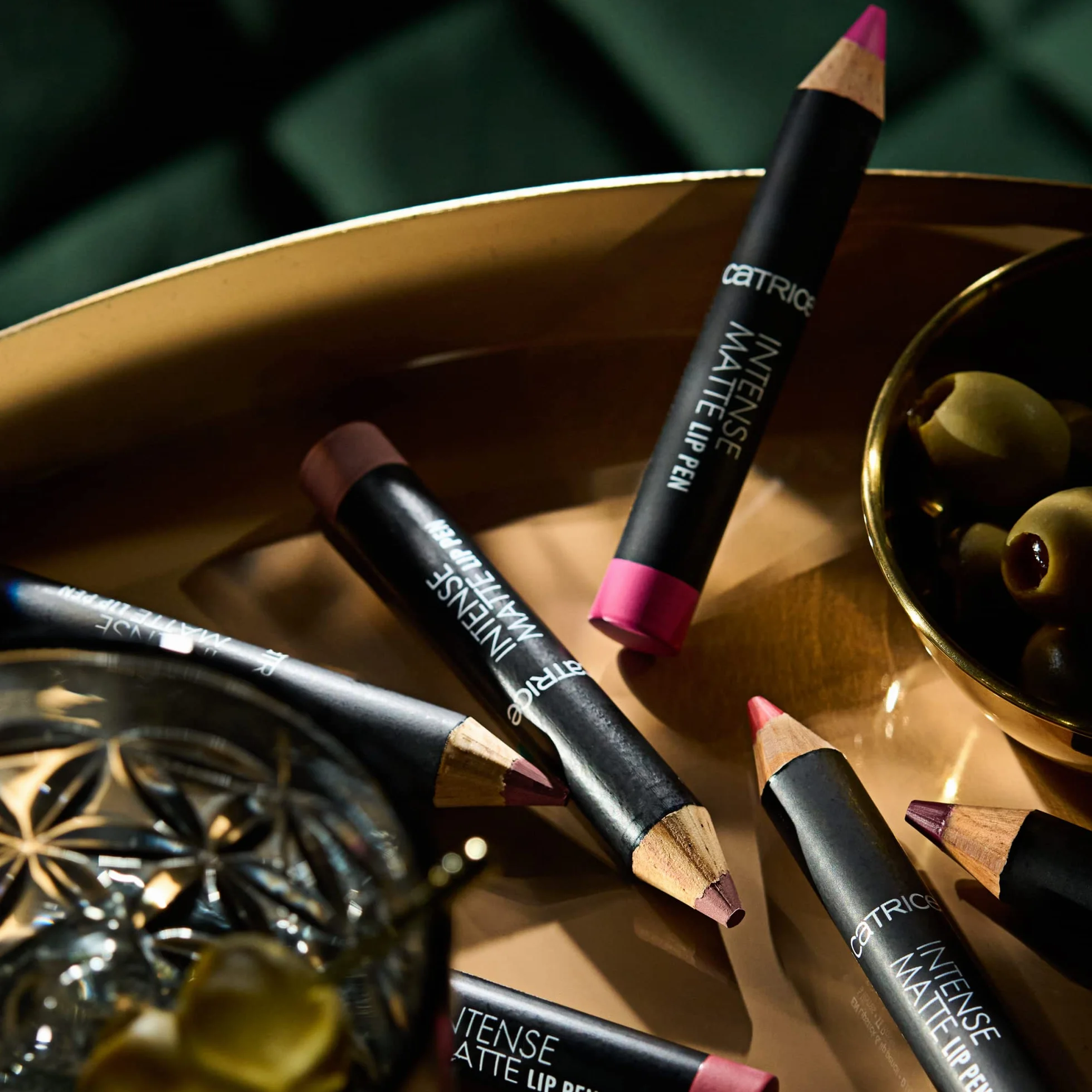 Catrice Kredka do ust Intense Matte, z witaminami, opieka, z olejkami, matowy (1.2g)