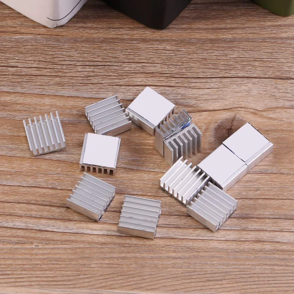 12 szt. Mini Radiator Aluminiowy Vrm Radiator, Mały Radiator 15mm Mini Radiator Chłodnica 14x14x6mm Mały Zestaw Chłodzący z Klej Samoprzylepny z Tyłu