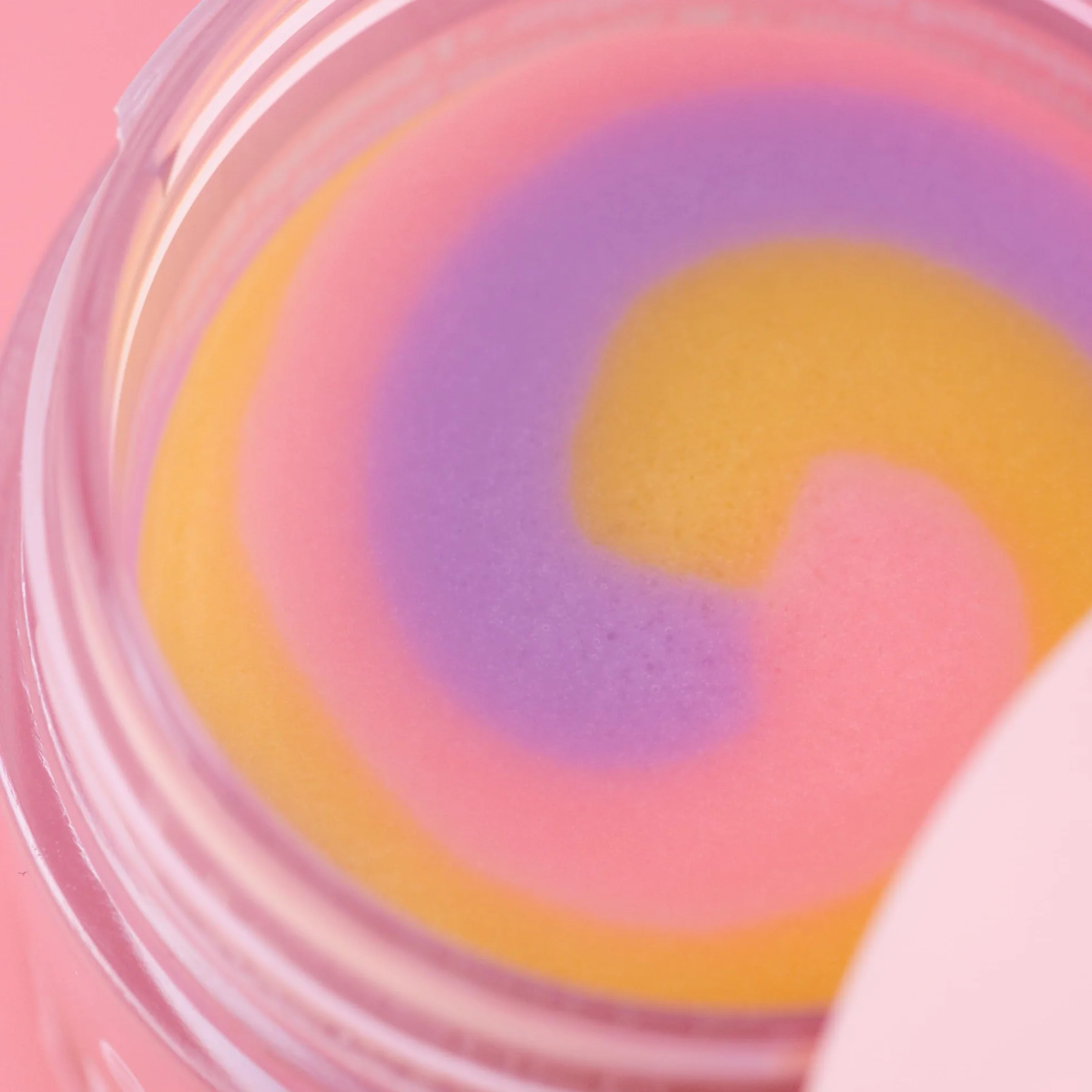essence Cukrowy peeling do ust LIP swirl, opieka, naturalny (8g)